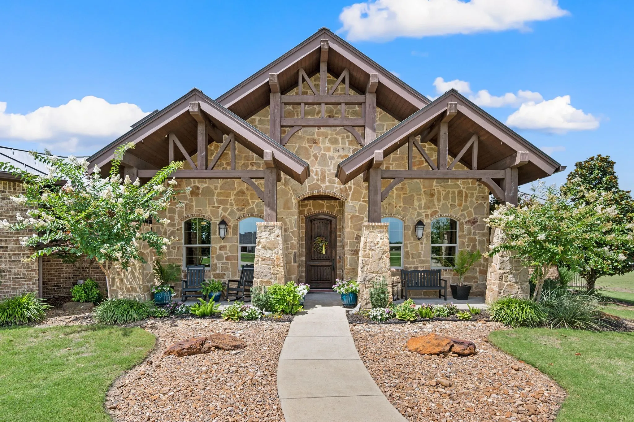Gorgeous curb appeal!