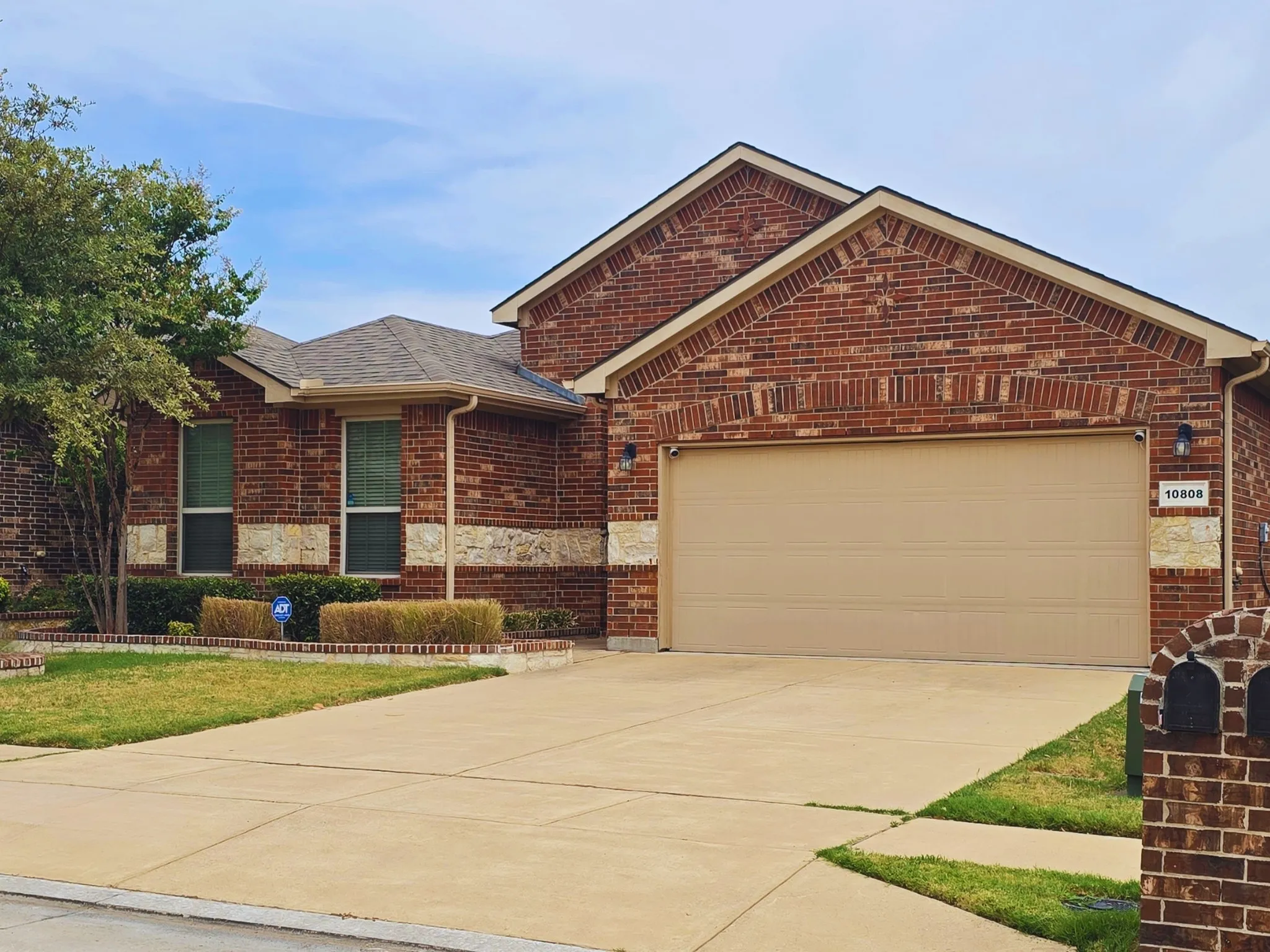 Single Family Residence For Sale in Tarrant County , 10808 Ersebrook Court, Fort Worth, Texas 76052, 4 Bedroom, 2 Bathroom, 2 Garage spaces, 1,814 Sqft, built in 2015, mls#21361422, Real Estate Agent in Fort Worth, Homes For Sale in Tarrant county, Homes For Sale in Fort Worth, Realtor in Fort Worth Texas, Real Estate Brokerage Independent Realty Texas, Luminita Cordes Realtor