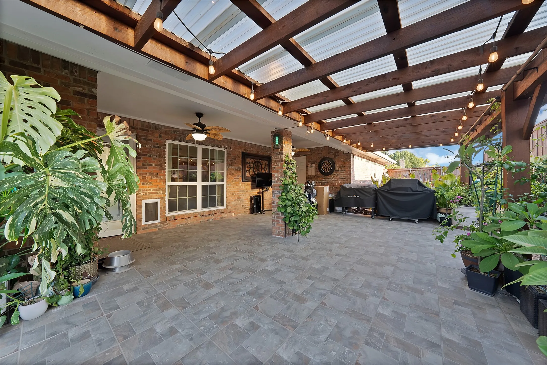 Single Family Residence For Sale in Tarrant County , 3840 Devonaire Drive, Fort Worth, Texas 76008, 3 Bedroom, 2 Bathroom, 2 Garage spaces, 1,772 Sqft, built in 1987, mls#21368970, Real Estate Agent in Fort Worth, Homes For Sale in Tarrant county, Homes For Sale in Fort Worth, Realtor in Fort Worth Texas, Real Estate Brokerage Independent Realty Texas, Luminita Cordes Realtor