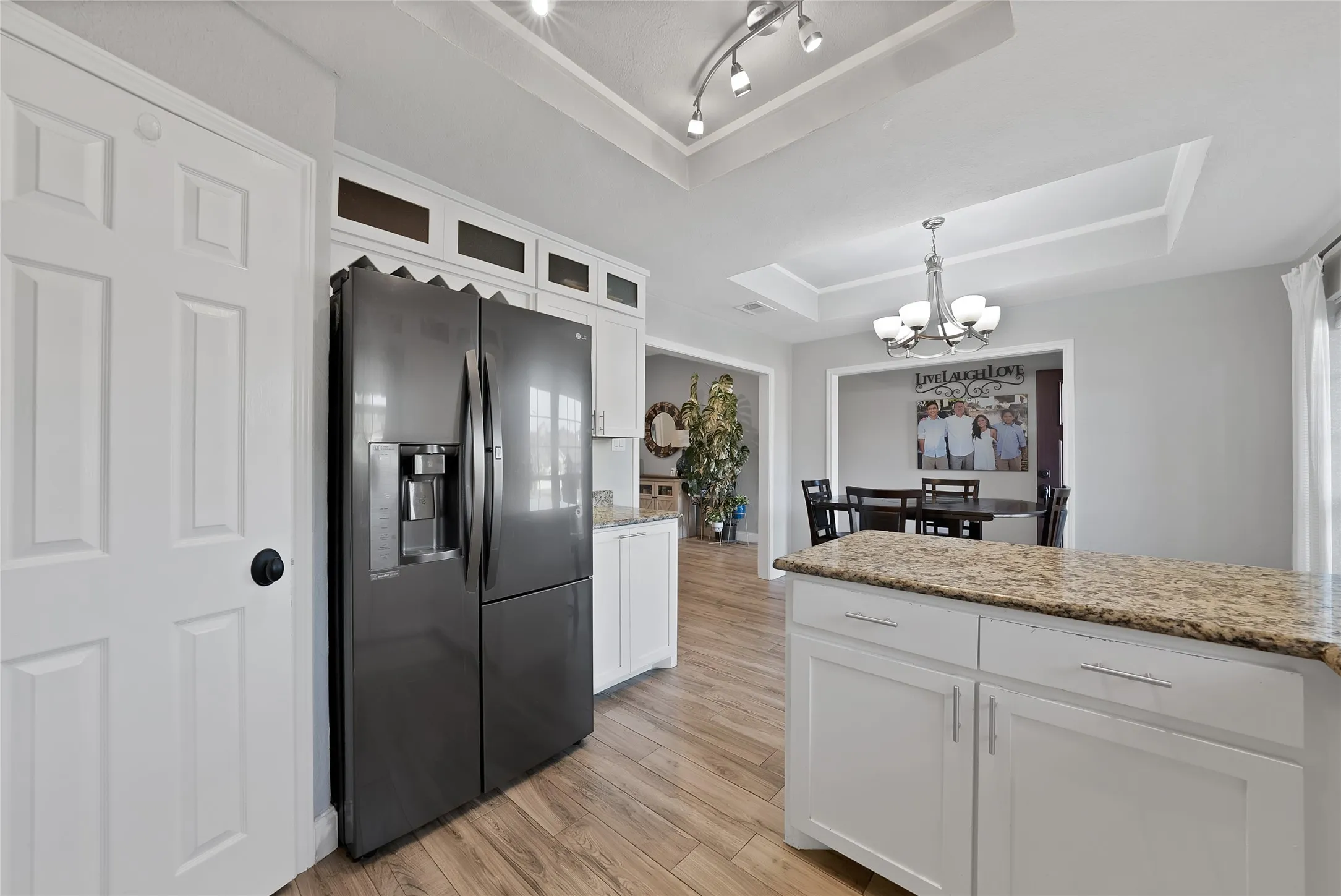 Single Family Residence For Sale in Tarrant County , 3840 Devonaire Drive, Fort Worth, Texas 76008, 3 Bedroom, 2 Bathroom, 2 Garage spaces, 1,772 Sqft, built in 1987, mls#21368970, Real Estate Agent in Fort Worth, Homes For Sale in Tarrant county, Homes For Sale in Fort Worth, Realtor in Fort Worth Texas, Real Estate Brokerage Independent Realty Texas, Luminita Cordes Realtor