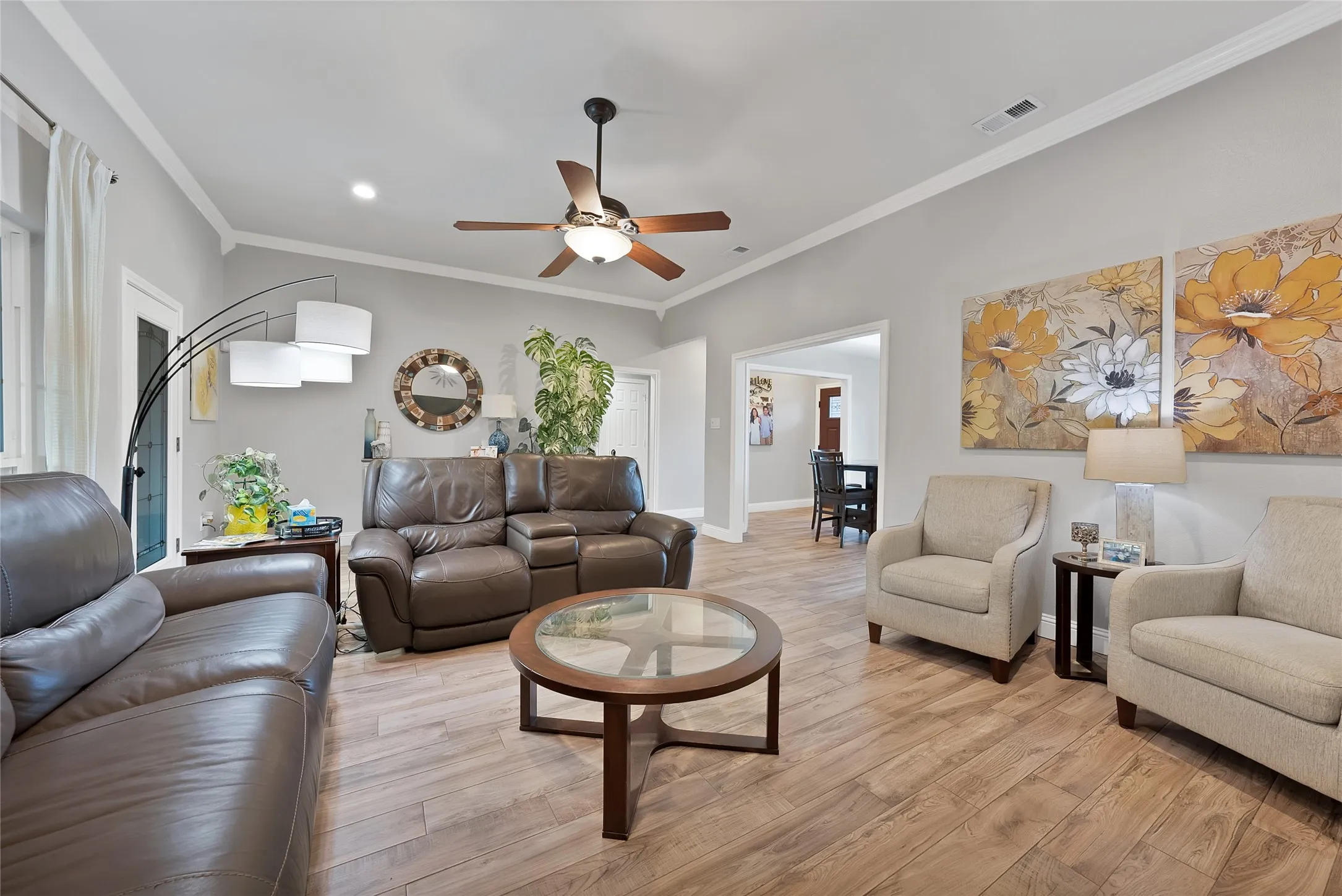 Single Family Residence For Sale in Tarrant County , 3840 Devonaire Drive, Fort Worth, Texas 76008, 3 Bedroom, 2 Bathroom, 2 Garage spaces, 1,772 Sqft, built in 1987, mls#21368970, Real Estate Agent in Fort Worth, Homes For Sale in Tarrant county, Homes For Sale in Fort Worth, Realtor in Fort Worth Texas, Real Estate Brokerage Independent Realty Texas, Luminita Cordes Realtor