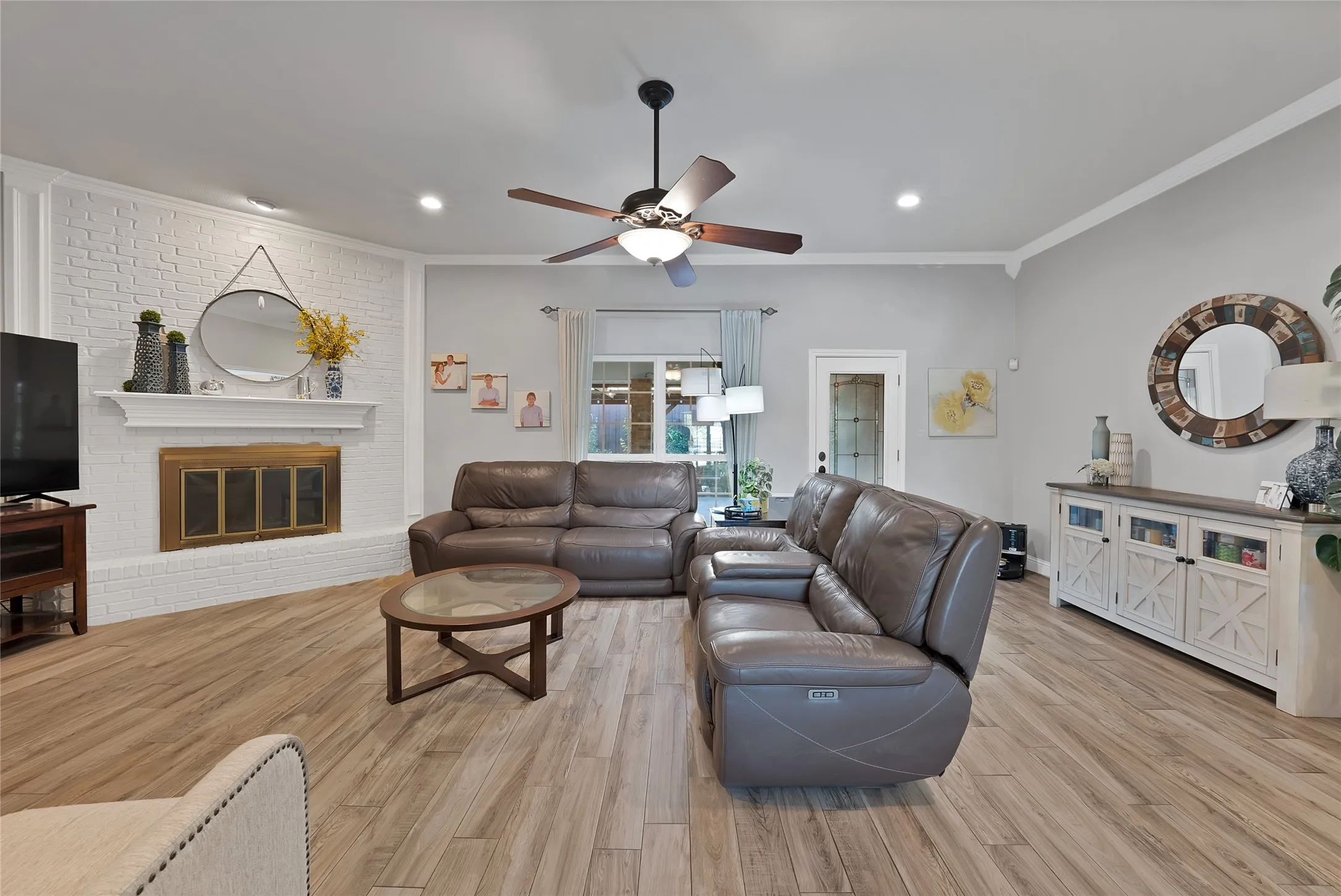 Single Family Residence For Sale in Tarrant County , 3840 Devonaire Drive, Fort Worth, Texas 76008, 3 Bedroom, 2 Bathroom, 2 Garage spaces, 1,772 Sqft, built in 1987, mls#21368970, Real Estate Agent in Fort Worth, Homes For Sale in Tarrant county, Homes For Sale in Fort Worth, Realtor in Fort Worth Texas, Real Estate Brokerage Independent Realty Texas, Luminita Cordes Realtor