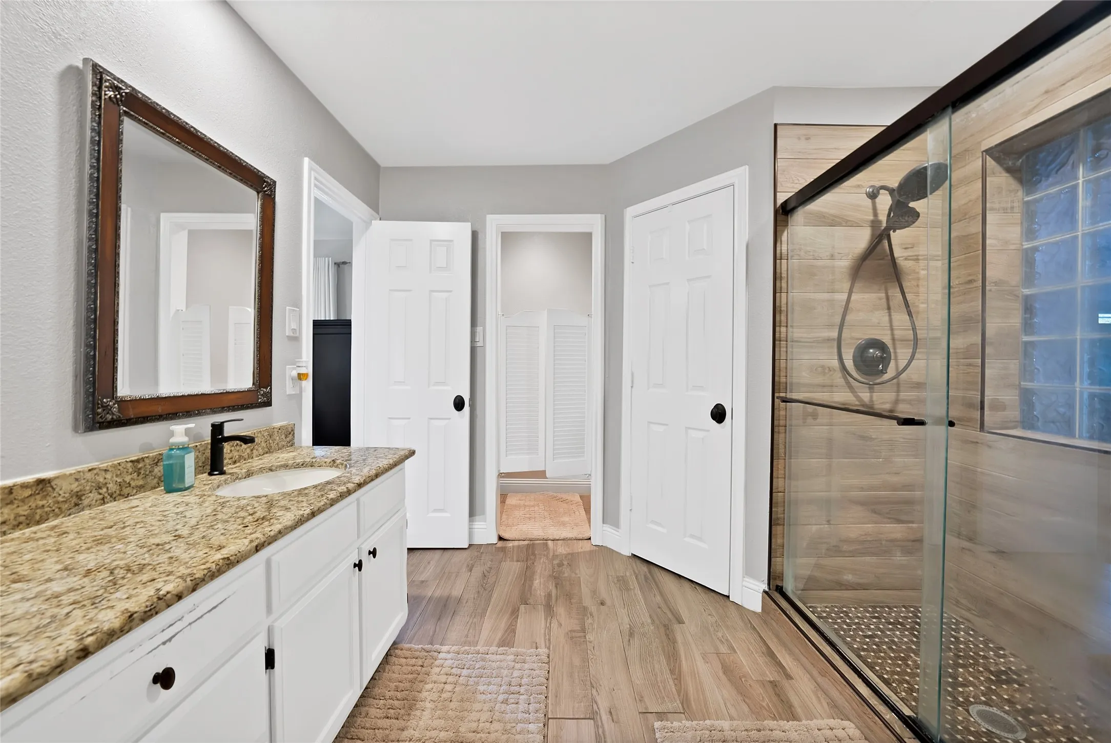 Single Family Residence For Sale in Tarrant County , 3840 Devonaire Drive, Fort Worth, Texas 76008, 3 Bedroom, 2 Bathroom, 2 Garage spaces, 1,772 Sqft, built in 1987, mls#21368970, Real Estate Agent in Fort Worth, Homes For Sale in Tarrant county, Homes For Sale in Fort Worth, Realtor in Fort Worth Texas, Real Estate Brokerage Independent Realty Texas, Luminita Cordes Realtor