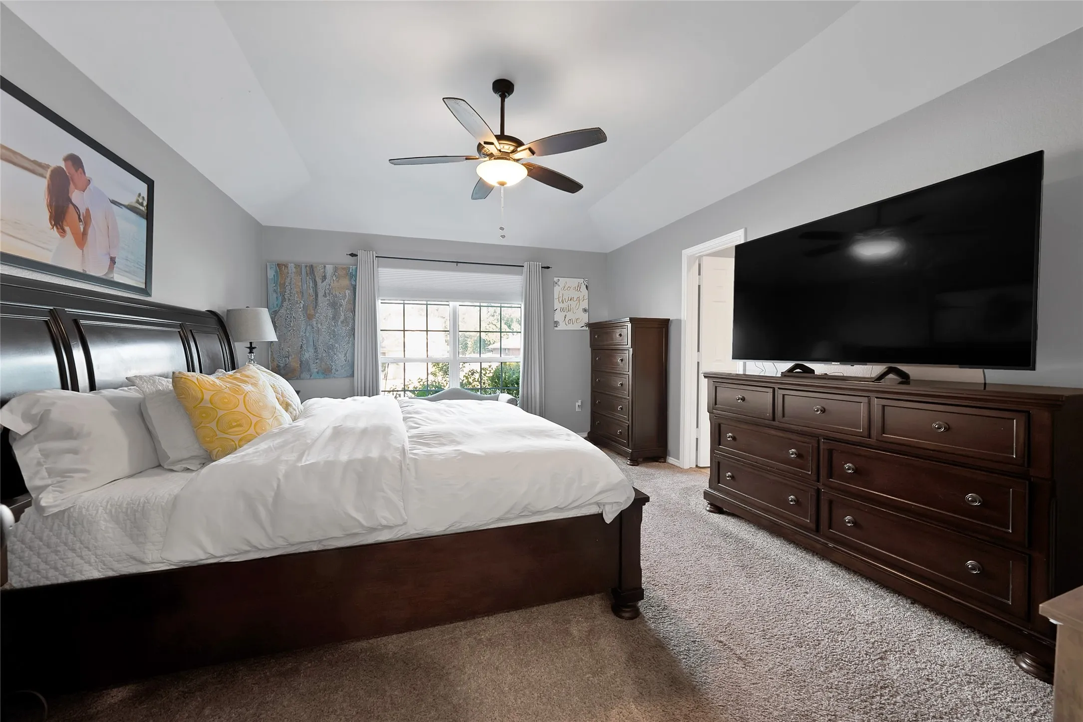 Single Family Residence For Sale in Tarrant County , 3840 Devonaire Drive, Fort Worth, Texas 76008, 3 Bedroom, 2 Bathroom, 2 Garage spaces, 1,772 Sqft, built in 1987, mls#21368970, Real Estate Agent in Fort Worth, Homes For Sale in Tarrant county, Homes For Sale in Fort Worth, Realtor in Fort Worth Texas, Real Estate Brokerage Independent Realty Texas, Luminita Cordes Realtor