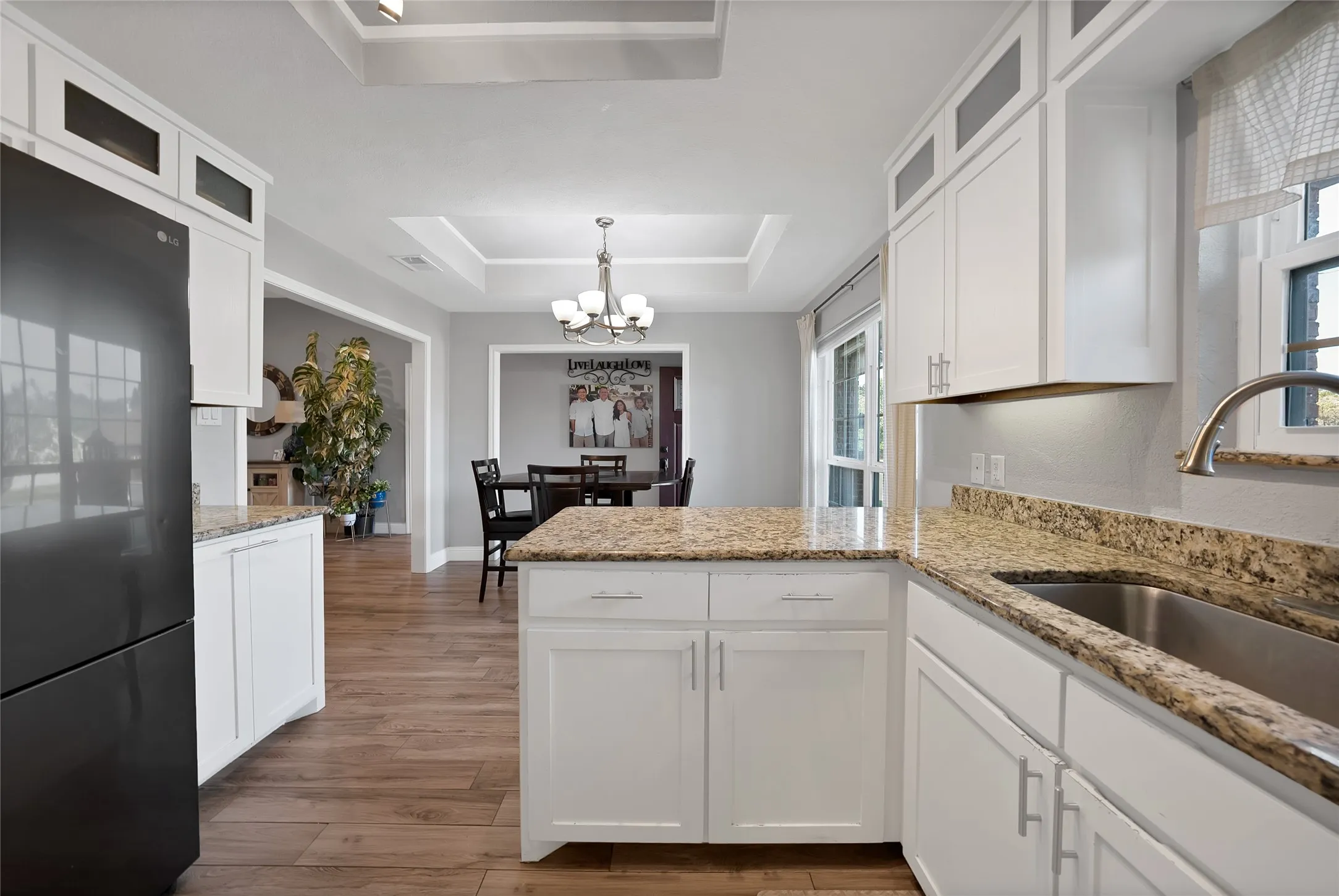 Single Family Residence For Sale in Tarrant County , 3840 Devonaire Drive, Fort Worth, Texas 76008, 3 Bedroom, 2 Bathroom, 2 Garage spaces, 1,772 Sqft, built in 1987, mls#21368970, Real Estate Agent in Fort Worth, Homes For Sale in Tarrant county, Homes For Sale in Fort Worth, Realtor in Fort Worth Texas, Real Estate Brokerage Independent Realty Texas, Luminita Cordes Realtor