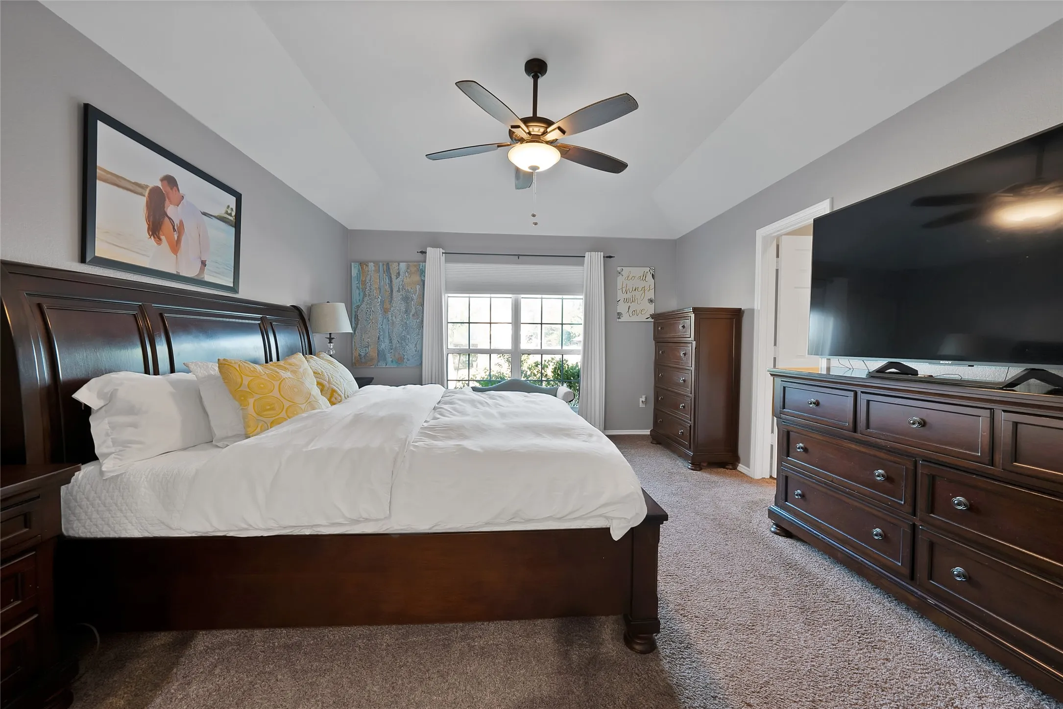Single Family Residence For Sale in Tarrant County , 3840 Devonaire Drive, Fort Worth, Texas 76008, 3 Bedroom, 2 Bathroom, 2 Garage spaces, 1,772 Sqft, built in 1987, mls#21368970, Real Estate Agent in Fort Worth, Homes For Sale in Tarrant county, Homes For Sale in Fort Worth, Realtor in Fort Worth Texas, Real Estate Brokerage Independent Realty Texas, Luminita Cordes Realtor