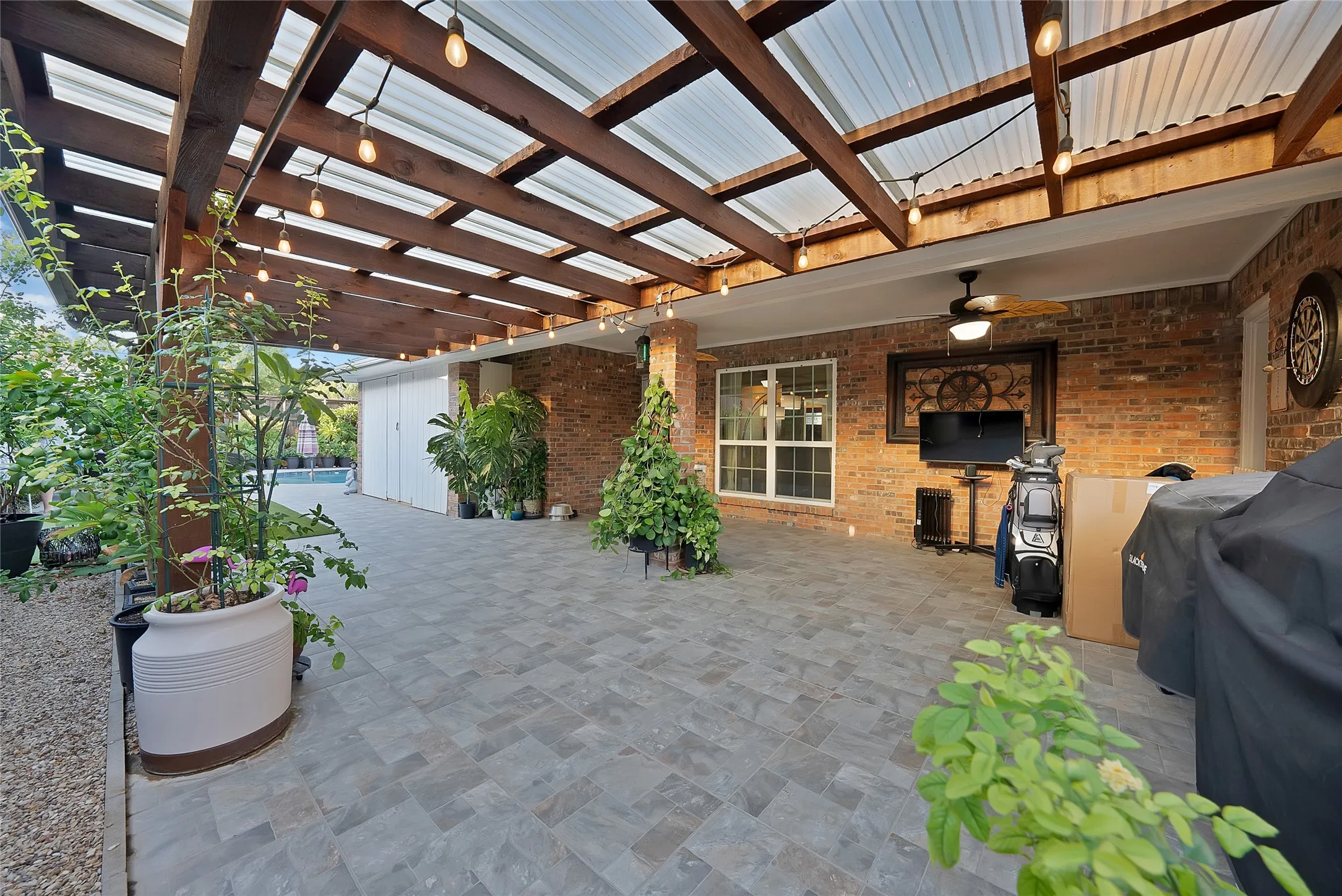 Single Family Residence For Sale in Tarrant County , 3840 Devonaire Drive, Fort Worth, Texas 76008, 3 Bedroom, 2 Bathroom, 2 Garage spaces, 1,772 Sqft, built in 1987, mls#21368970, Real Estate Agent in Fort Worth, Homes For Sale in Tarrant county, Homes For Sale in Fort Worth, Realtor in Fort Worth Texas, Real Estate Brokerage Independent Realty Texas, Luminita Cordes Realtor