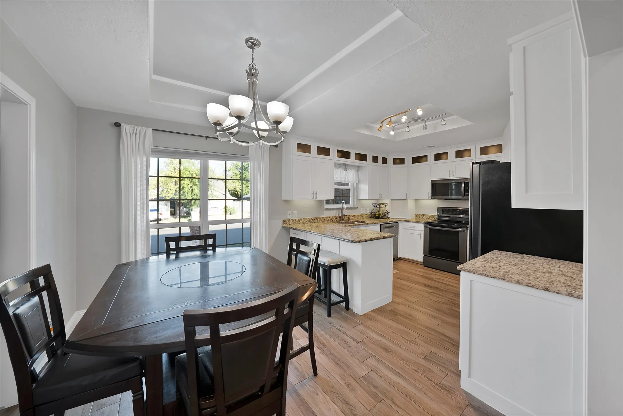 Single Family Residence For Sale in Tarrant County , 3840 Devonaire Drive, Fort Worth, Texas 76008, 3 Bedroom, 2 Bathroom, 2 Garage spaces, 1,772 Sqft, built in 1987, mls#21368970, Real Estate Agent in Fort Worth, Homes For Sale in Tarrant county, Homes For Sale in Fort Worth, Realtor in Fort Worth Texas, Real Estate Brokerage Independent Realty Texas, Luminita Cordes Realtor