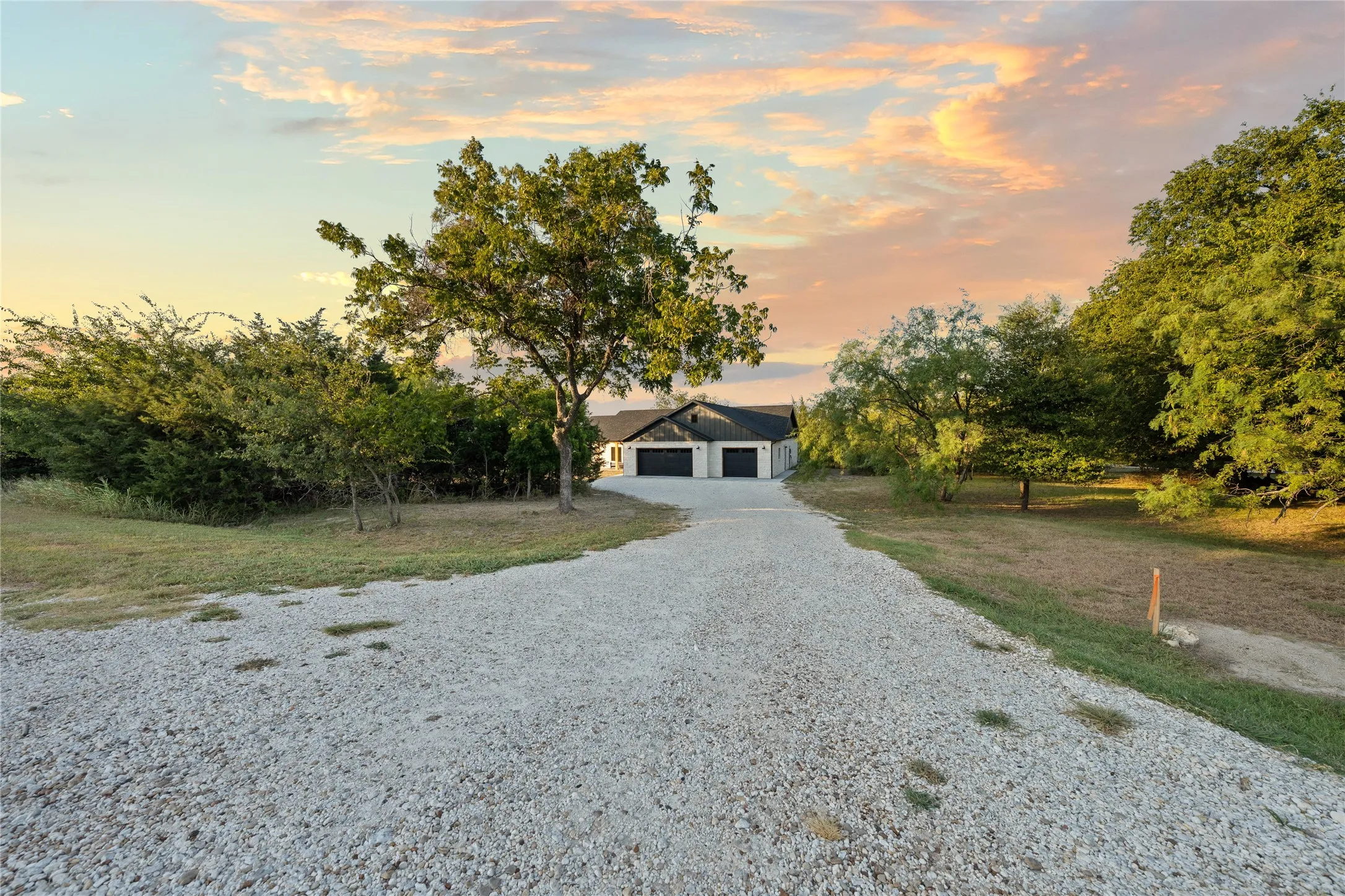 Single Family Residence For Sale in Bosque County , 201 Private Road 4296, Clifton, Texas 76634, 3 Bedroom, 2 Bathroom, 3 Garage spaces, 2,152 Sqft, built in 2026, mls#21368702, Real Estate Agent in Clifton, Homes For Sale in Bosque county, Homes For Sale in Clifton, Realtor in Clifton Texas, Real Estate Brokerage Independent Realty Texas, Luminita Cordes Realtor
