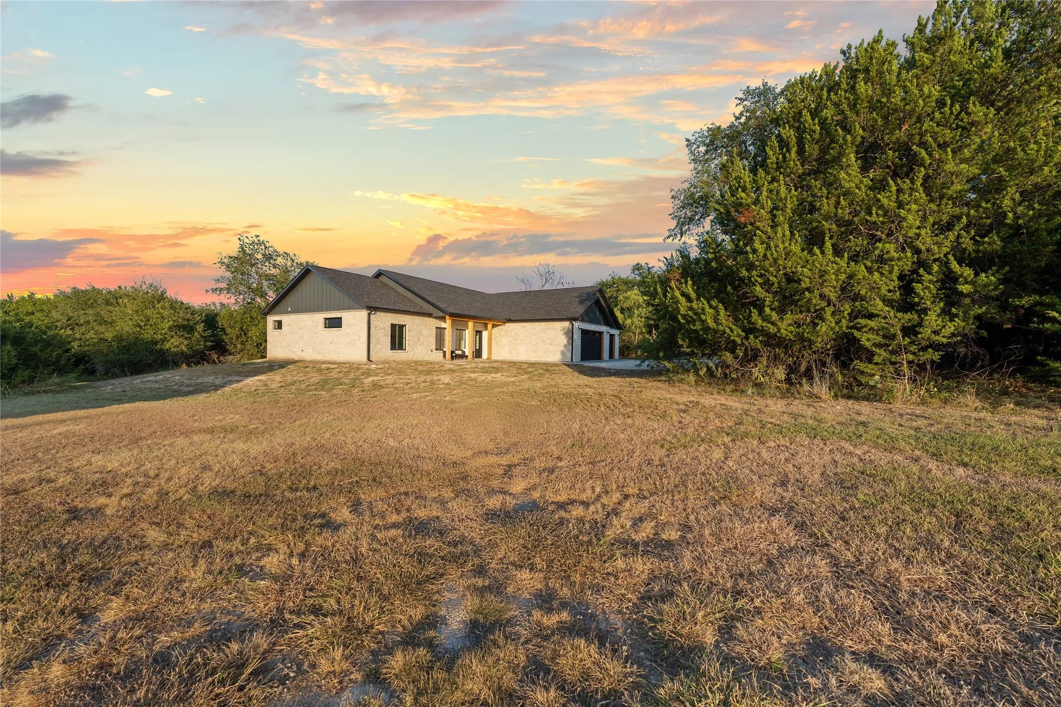 Single Family Residence For Sale in Bosque County , 201 Private Road 4296, Clifton, Texas 76634, 3 Bedroom, 2 Bathroom, 3 Garage spaces, 2,152 Sqft, built in 2026, mls#21368702, Real Estate Agent in Clifton, Homes For Sale in Bosque county, Homes For Sale in Clifton, Realtor in Clifton Texas, Real Estate Brokerage Independent Realty Texas, Luminita Cordes Realtor