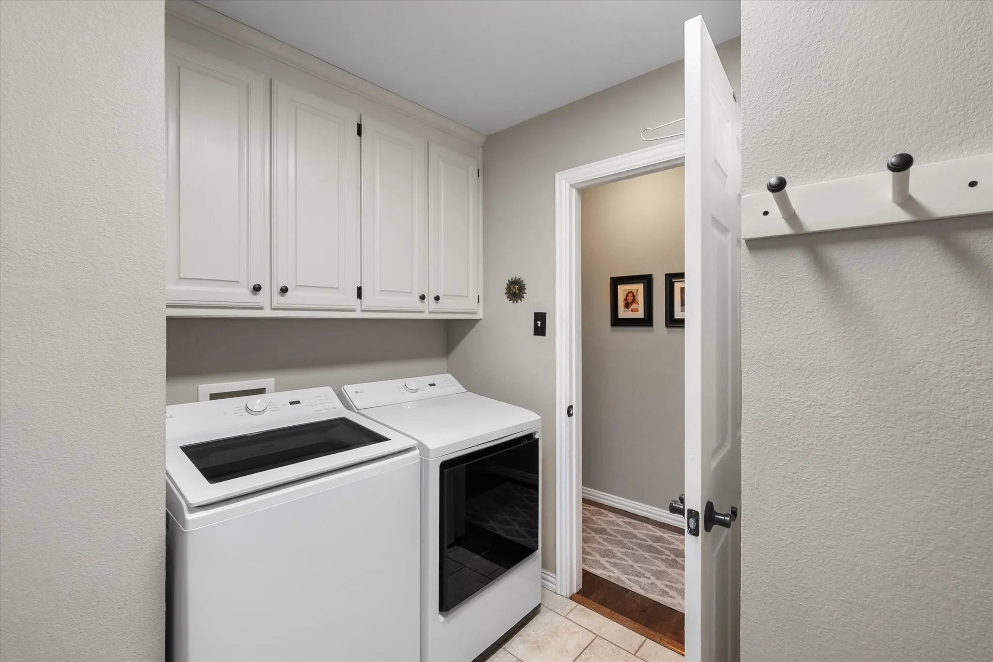 Single Family Residence For Sale in Tarrant County , 6 Inverness Court, Mansfield, Texas 76063, 3 Bedroom, 2 Bathroom, 2 Garage spaces, 2,380 Sqft, built in 1995, mls#21367971, Real Estate Agent in Mansfield, Homes For Sale in Tarrant county, Homes For Sale in Mansfield, Realtor in Mansfield Texas, Real Estate Brokerage Independent Realty Texas, Luminita Cordes Realtor