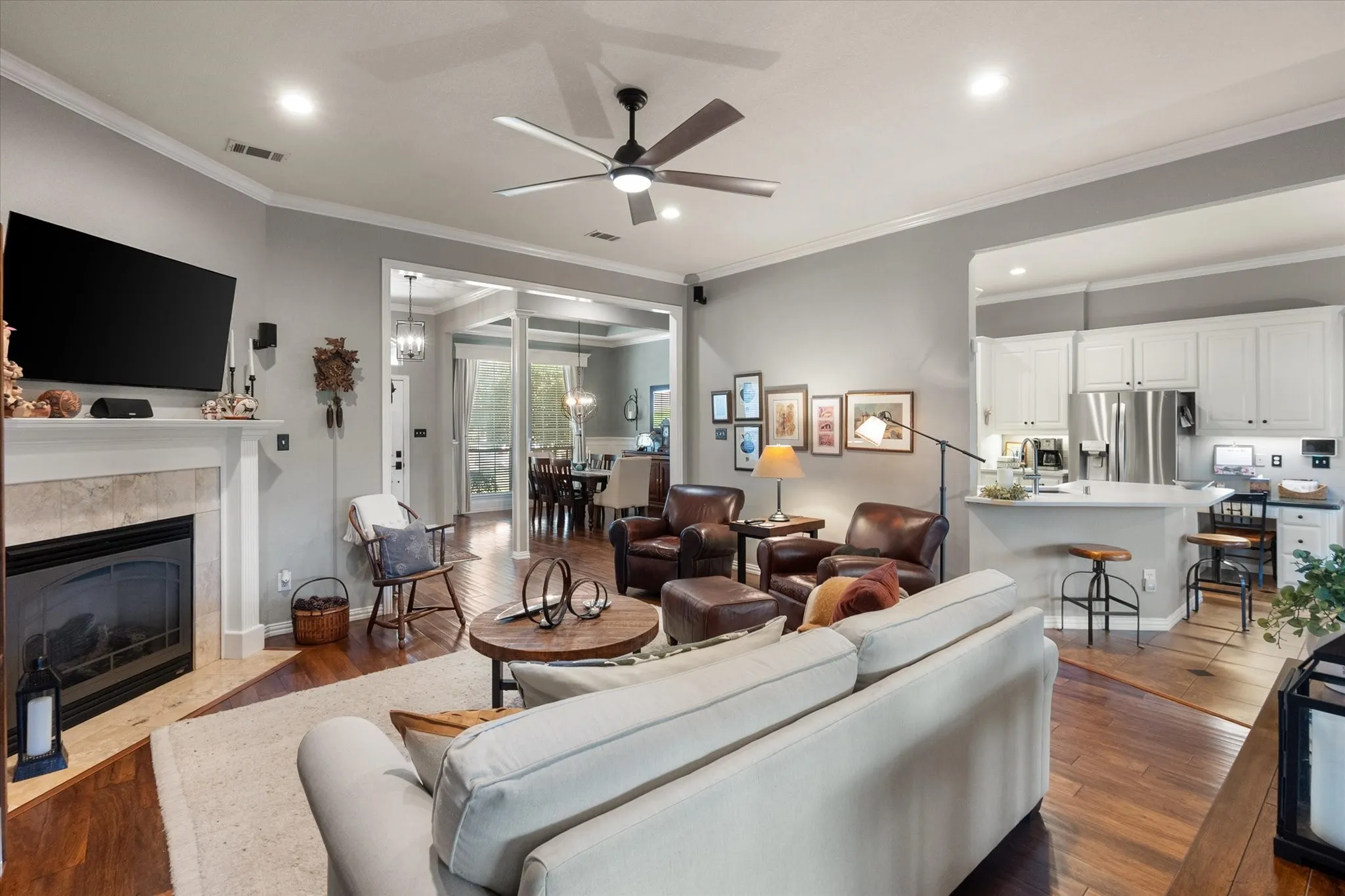 Single Family Residence For Sale in Tarrant County , 6 Inverness Court, Mansfield, Texas 76063, 3 Bedroom, 2 Bathroom, 2 Garage spaces, 2,380 Sqft, built in 1995, mls#21367971, Real Estate Agent in Mansfield, Homes For Sale in Tarrant county, Homes For Sale in Mansfield, Realtor in Mansfield Texas, Real Estate Brokerage Independent Realty Texas, Luminita Cordes Realtor