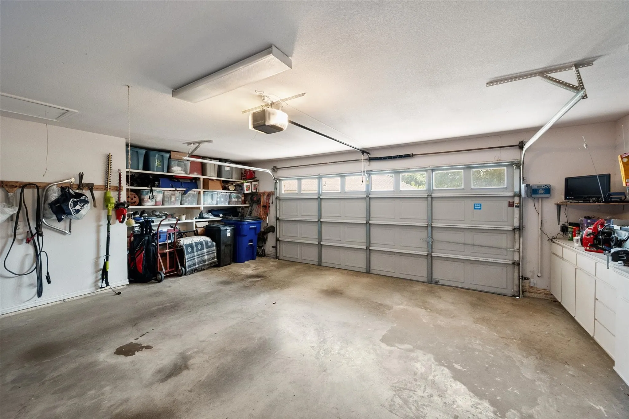 Single Family Residence For Sale in Tarrant County , 6 Inverness Court, Mansfield, Texas 76063, 3 Bedroom, 2 Bathroom, 2 Garage spaces, 2,380 Sqft, built in 1995, mls#21367971, Real Estate Agent in Mansfield, Homes For Sale in Tarrant county, Homes For Sale in Mansfield, Realtor in Mansfield Texas, Real Estate Brokerage Independent Realty Texas, Luminita Cordes Realtor