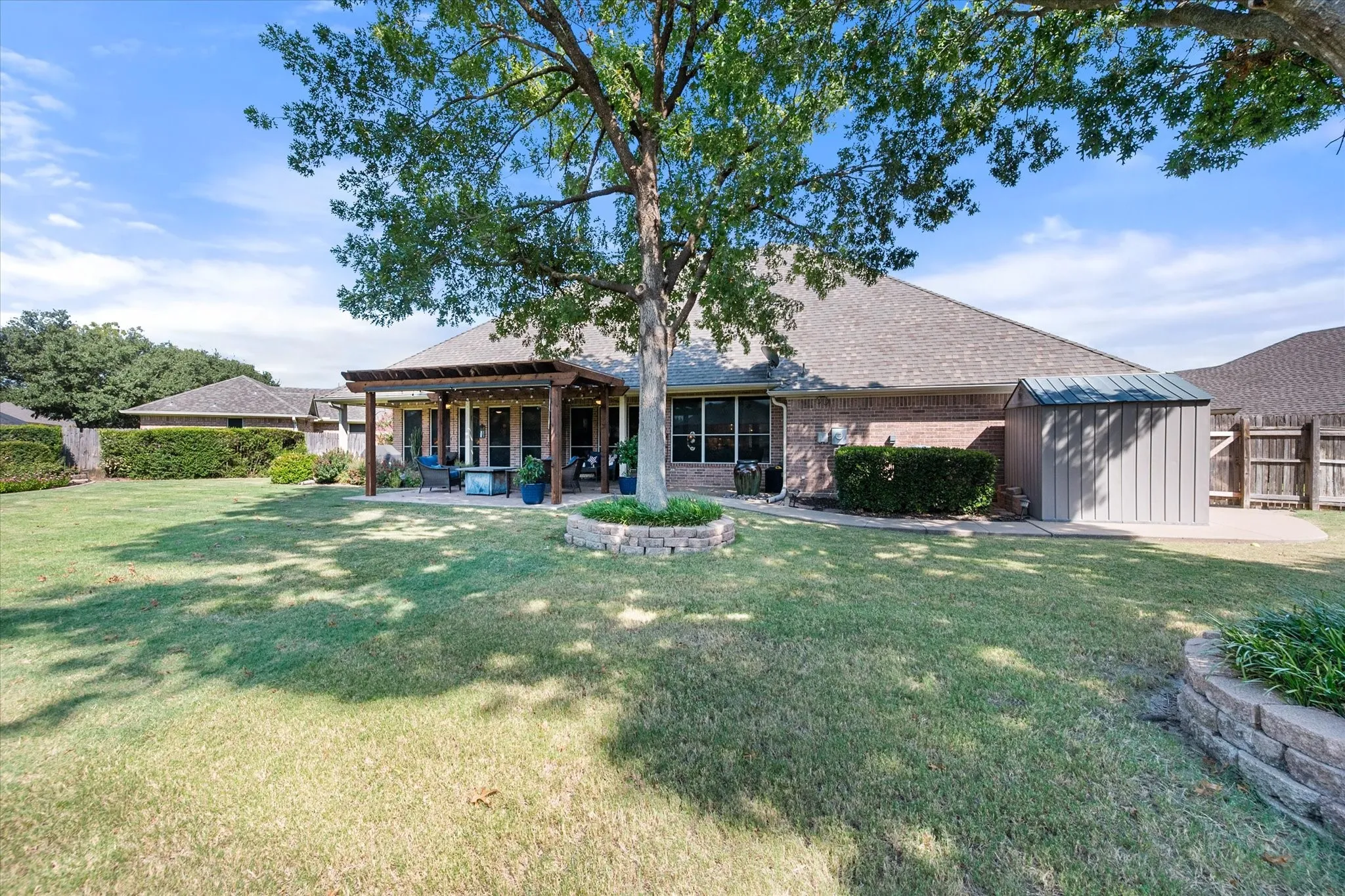 Single Family Residence For Sale in Tarrant County , 6 Inverness Court, Mansfield, Texas 76063, 3 Bedroom, 2 Bathroom, 2 Garage spaces, 2,380 Sqft, built in 1995, mls#21367971, Real Estate Agent in Mansfield, Homes For Sale in Tarrant county, Homes For Sale in Mansfield, Realtor in Mansfield Texas, Real Estate Brokerage Independent Realty Texas, Luminita Cordes Realtor