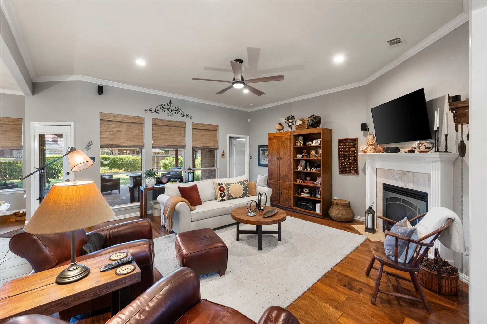 Single Family Residence For Sale in Tarrant County , 6 Inverness Court, Mansfield, Texas 76063, 3 Bedroom, 2 Bathroom, 2 Garage spaces, 2,380 Sqft, built in 1995, mls#21367971, Real Estate Agent in Mansfield, Homes For Sale in Tarrant county, Homes For Sale in Mansfield, Realtor in Mansfield Texas, Real Estate Brokerage Independent Realty Texas, Luminita Cordes Realtor
