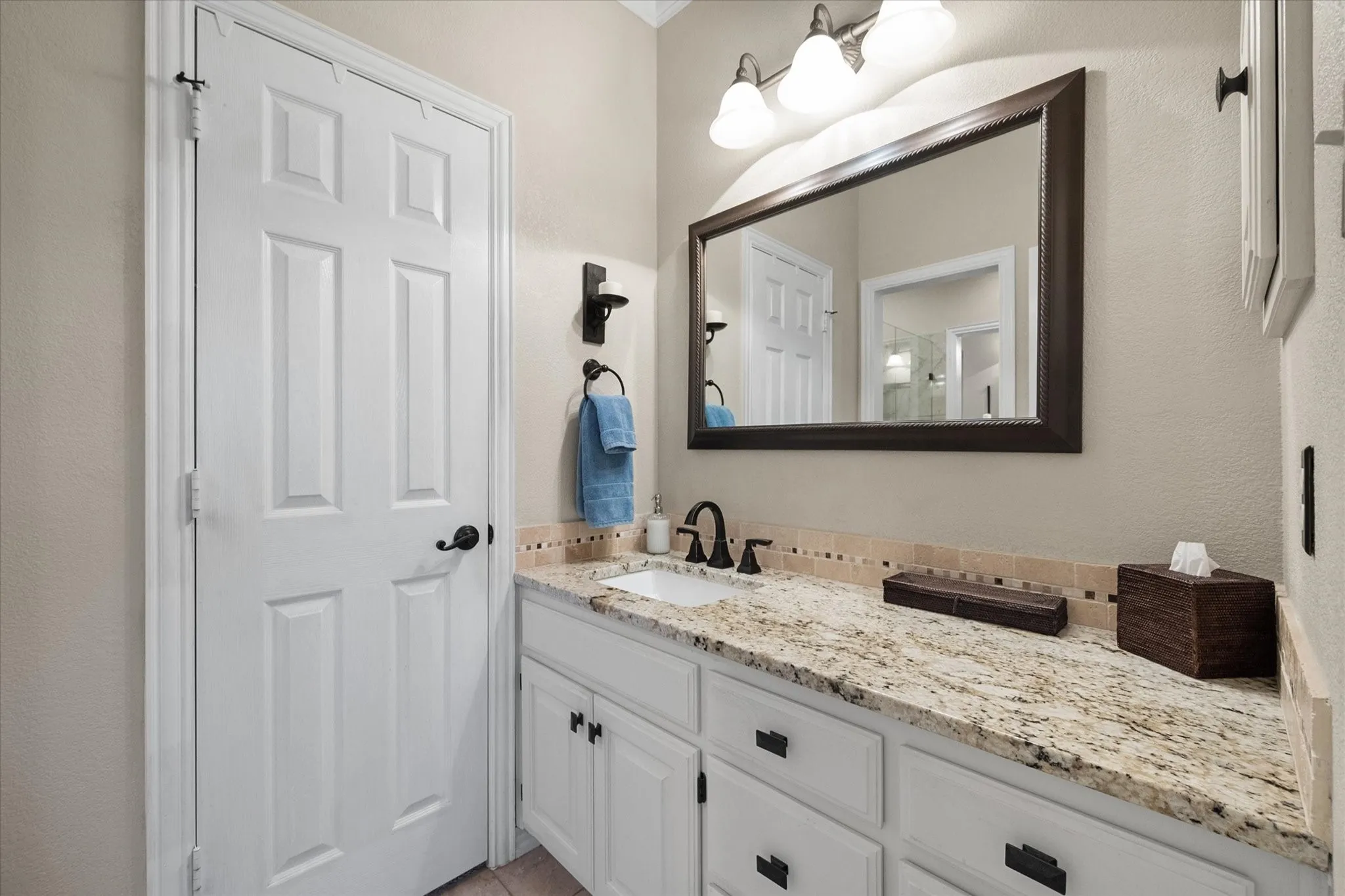 Single Family Residence For Sale in Tarrant County , 6 Inverness Court, Mansfield, Texas 76063, 3 Bedroom, 2 Bathroom, 2 Garage spaces, 2,380 Sqft, built in 1995, mls#21367971, Real Estate Agent in Mansfield, Homes For Sale in Tarrant county, Homes For Sale in Mansfield, Realtor in Mansfield Texas, Real Estate Brokerage Independent Realty Texas, Luminita Cordes Realtor