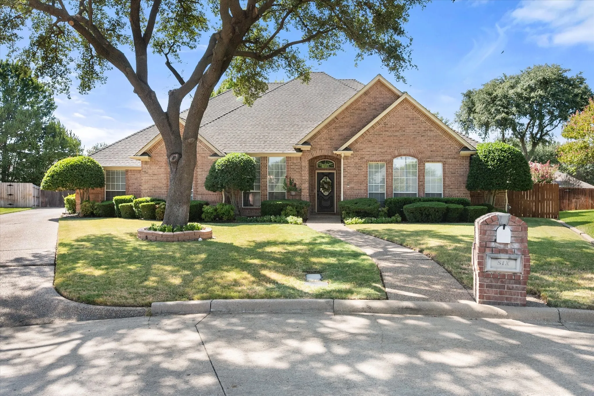 Single Family Residence For Sale in Tarrant County , 6 Inverness Court, Mansfield, Texas 76063, 3 Bedroom, 2 Bathroom, 2 Garage spaces, 2,380 Sqft, built in 1995, mls#21367971, Real Estate Agent in Mansfield, Homes For Sale in Tarrant county, Homes For Sale in Mansfield, Realtor in Mansfield Texas, Real Estate Brokerage Independent Realty Texas, Luminita Cordes Realtor