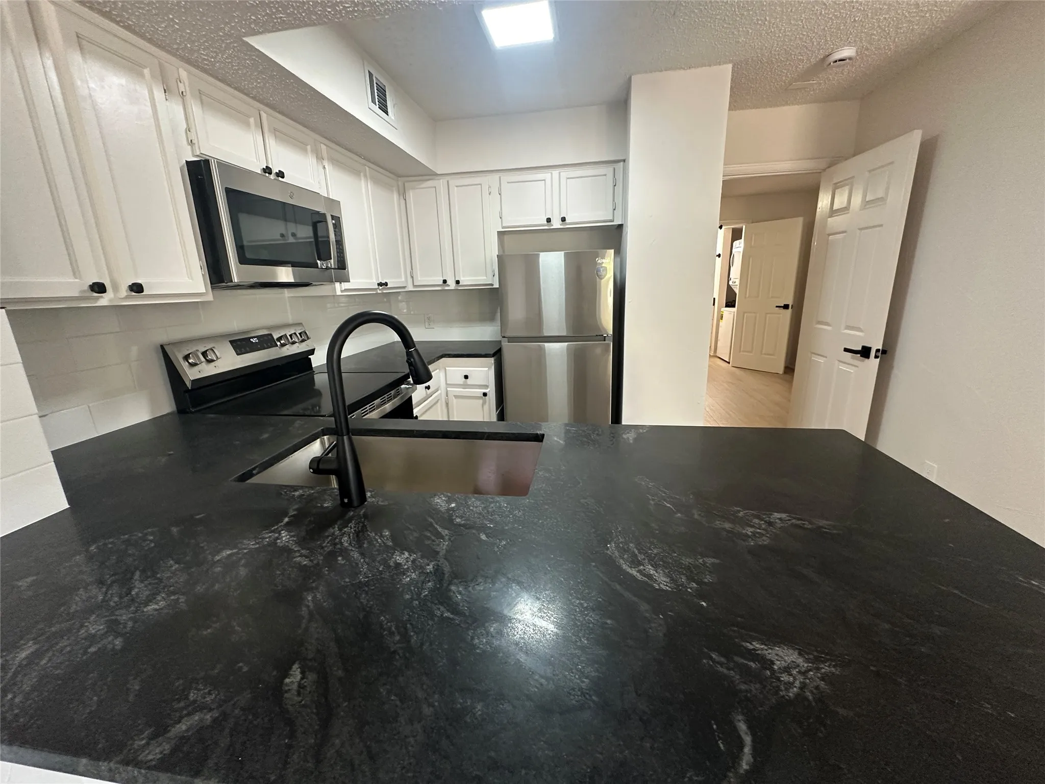 Condominium For Rent in Tarrant County , 2305 Basil Drive D108, Arlington, Texas 76006, 1 Bedroom, 1 Bathroom, Garage spaces, 662 Sqft, built in 1981, mls#21369053, Real Estate Agent in Arlington, Homes For Rent in Tarrant county, Homes For Rent in Arlington, Realtor in Arlington Texas, Real Estate Brokerage Independent Realty Texas, Luminita Cordes Realtor