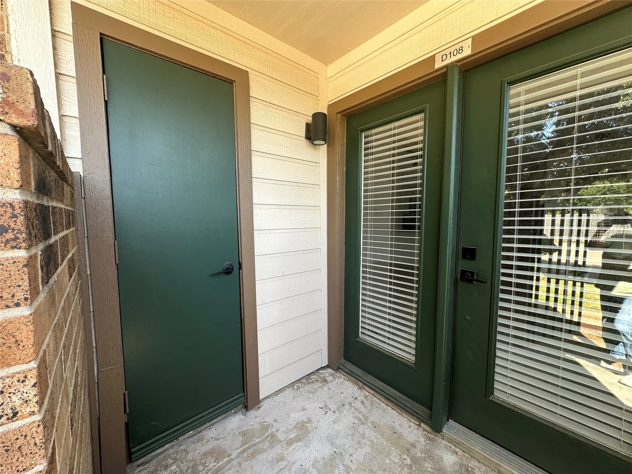 Condominium For Rent in Tarrant County , 2305 Basil Drive D108, Arlington, Texas 76006, 1 Bedroom, 1 Bathroom, Garage spaces, 662 Sqft, built in 1981, mls#21369053, Real Estate Agent in Arlington, Homes For Rent in Tarrant county, Homes For Rent in Arlington, Realtor in Arlington Texas, Real Estate Brokerage Independent Realty Texas, Luminita Cordes Realtor