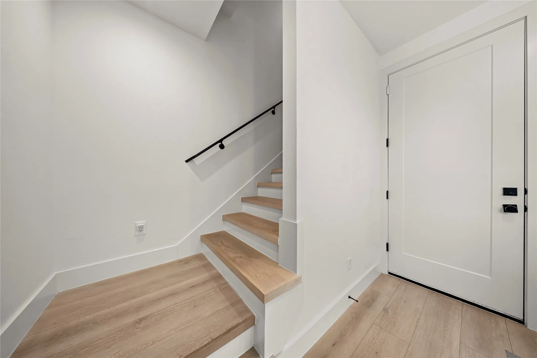 Condominium For Sale in Dallas County , 2166 Lovedale Avenue 102, Dallas, Texas 75235, 2 Bedroom, 3 Bathroom, 2 Garage spaces, 1,591 Sqft, built in 2023, mls#21369087, Real Estate Agent in Dallas, Homes For Sale in Dallas county, Homes For Sale in Dallas, Realtor in Dallas Texas, Real Estate Brokerage Independent Realty Texas, Luminita Cordes Realtor