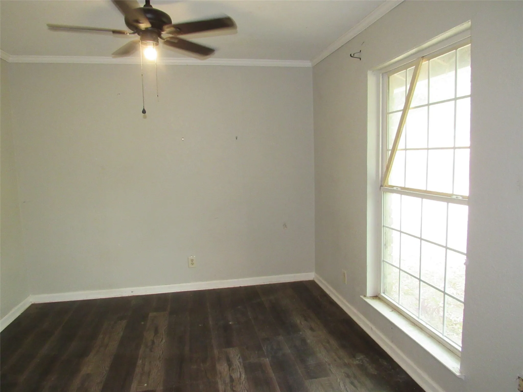 Single Family Residence For Sale in Mc Lennan County , 208 Opal Street, Hewitt, Texas 76643, 5 Bedroom, 2 Bathroom, 1 Garage spaces, 2,288 Sqft, built in 1975, mls#21369538, Real Estate Agent in Hewitt, Homes For Sale in Mc Lennan county, Homes For Sale in Hewitt, Realtor in Hewitt Texas, Real Estate Brokerage Independent Realty Texas, Luminita Cordes Realtor
