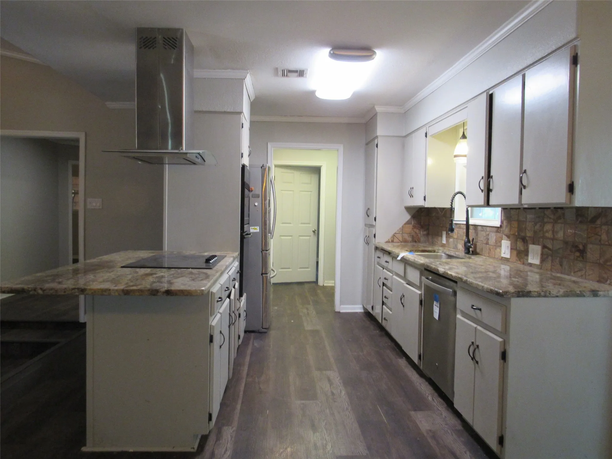 Single Family Residence For Sale in Mc Lennan County , 208 Opal Street, Hewitt, Texas 76643, 5 Bedroom, 2 Bathroom, 1 Garage spaces, 2,288 Sqft, built in 1975, mls#21369538, Real Estate Agent in Hewitt, Homes For Sale in Mc Lennan county, Homes For Sale in Hewitt, Realtor in Hewitt Texas, Real Estate Brokerage Independent Realty Texas, Luminita Cordes Realtor