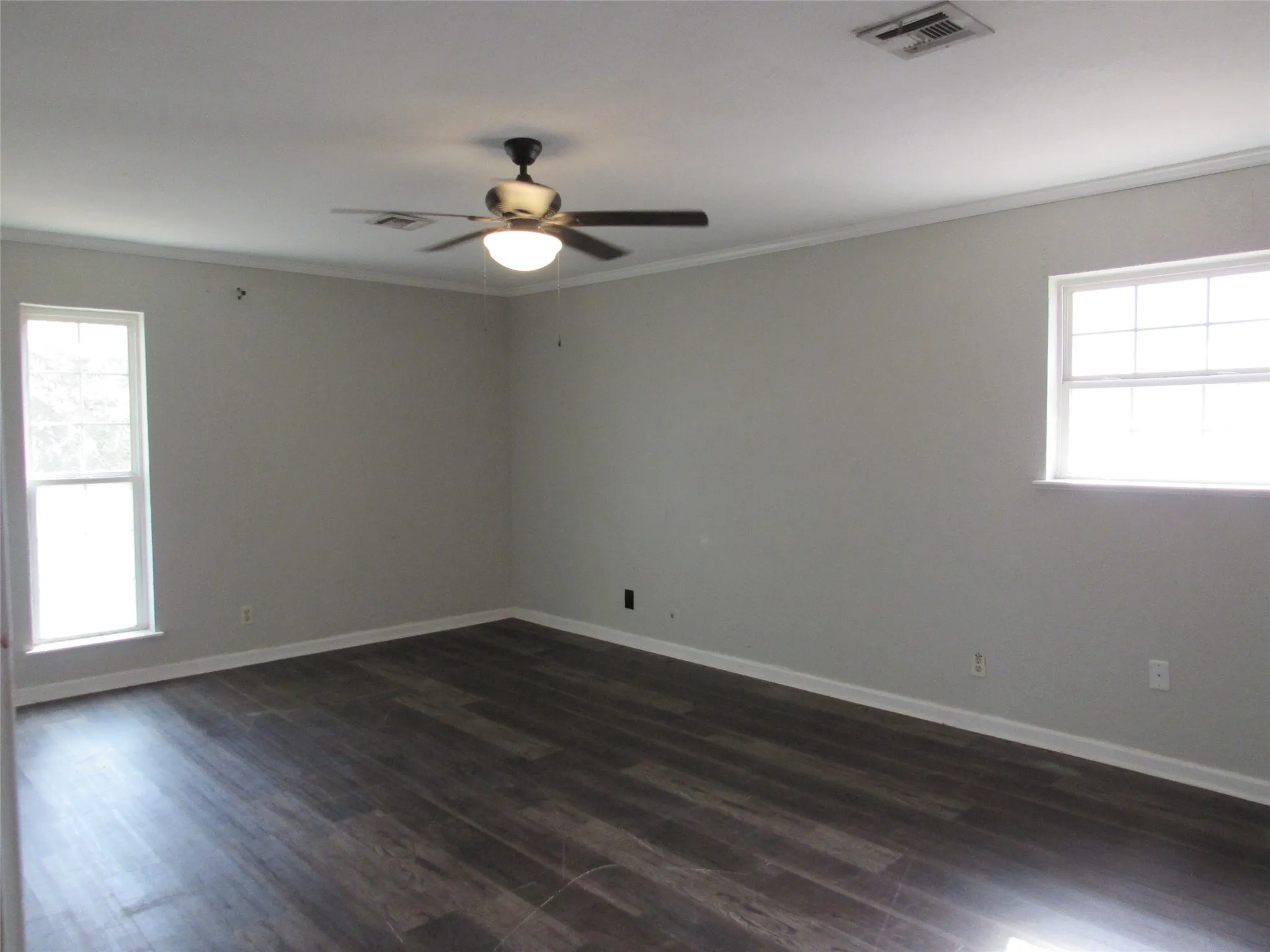 Single Family Residence For Sale in Mc Lennan County , 208 Opal Street, Hewitt, Texas 76643, 5 Bedroom, 2 Bathroom, 1 Garage spaces, 2,288 Sqft, built in 1975, mls#21369538, Real Estate Agent in Hewitt, Homes For Sale in Mc Lennan county, Homes For Sale in Hewitt, Realtor in Hewitt Texas, Real Estate Brokerage Independent Realty Texas, Luminita Cordes Realtor
