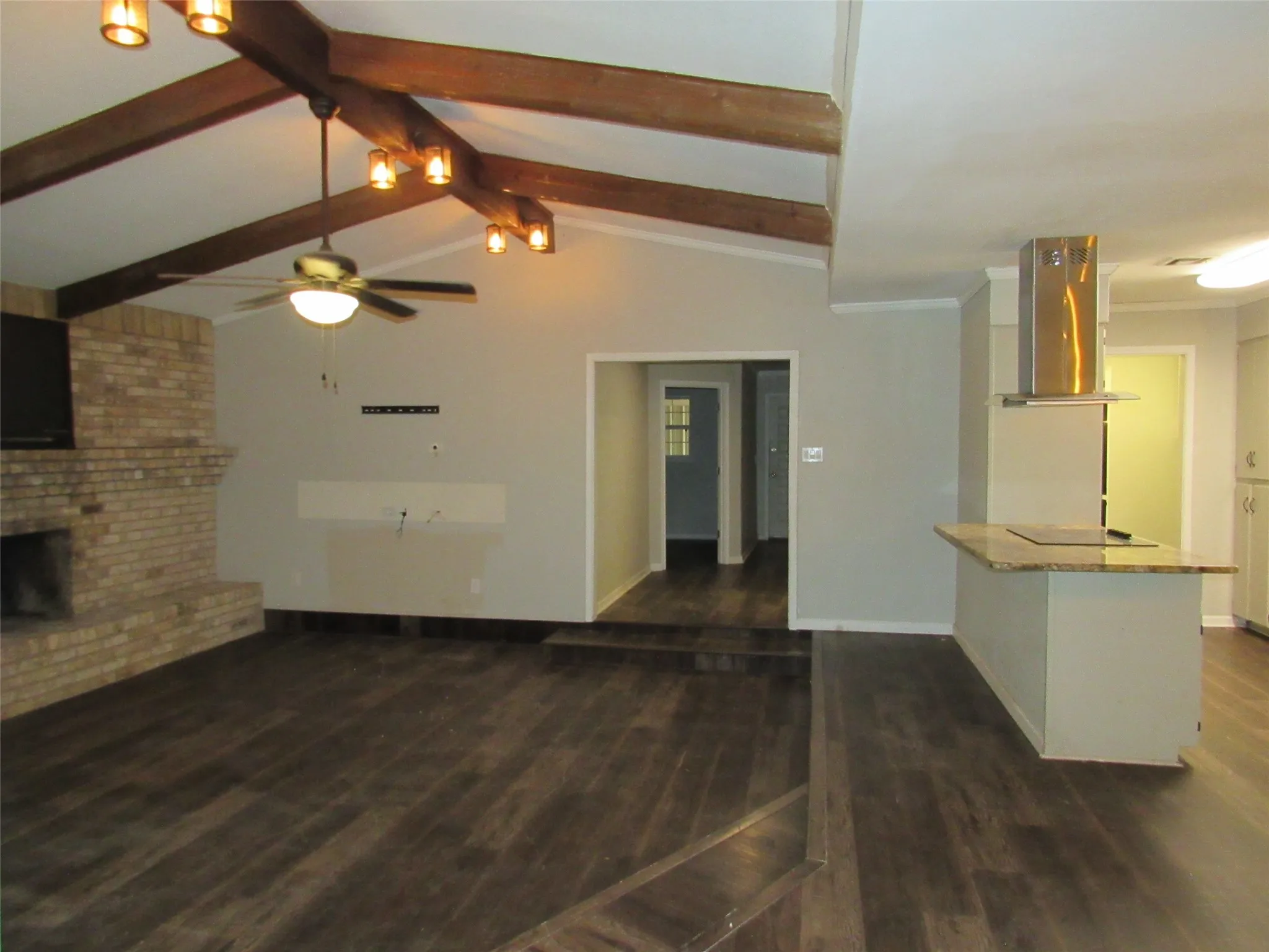 Single Family Residence For Sale in Mc Lennan County , 208 Opal Street, Hewitt, Texas 76643, 5 Bedroom, 2 Bathroom, 1 Garage spaces, 2,288 Sqft, built in 1975, mls#21369538, Real Estate Agent in Hewitt, Homes For Sale in Mc Lennan county, Homes For Sale in Hewitt, Realtor in Hewitt Texas, Real Estate Brokerage Independent Realty Texas, Luminita Cordes Realtor