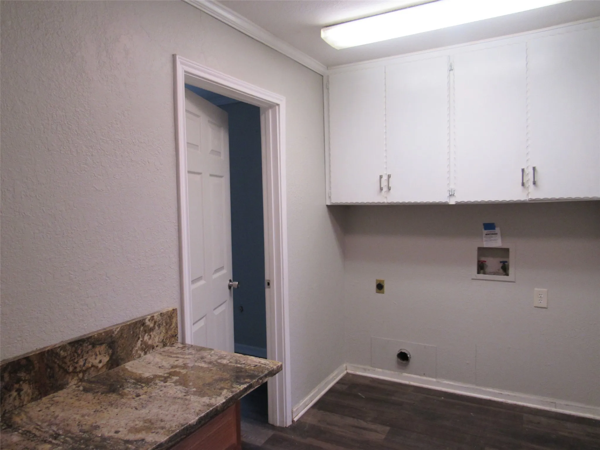 Single Family Residence For Sale in Mc Lennan County , 208 Opal Street, Hewitt, Texas 76643, 5 Bedroom, 2 Bathroom, 1 Garage spaces, 2,288 Sqft, built in 1975, mls#21369538, Real Estate Agent in Hewitt, Homes For Sale in Mc Lennan county, Homes For Sale in Hewitt, Realtor in Hewitt Texas, Real Estate Brokerage Independent Realty Texas, Luminita Cordes Realtor