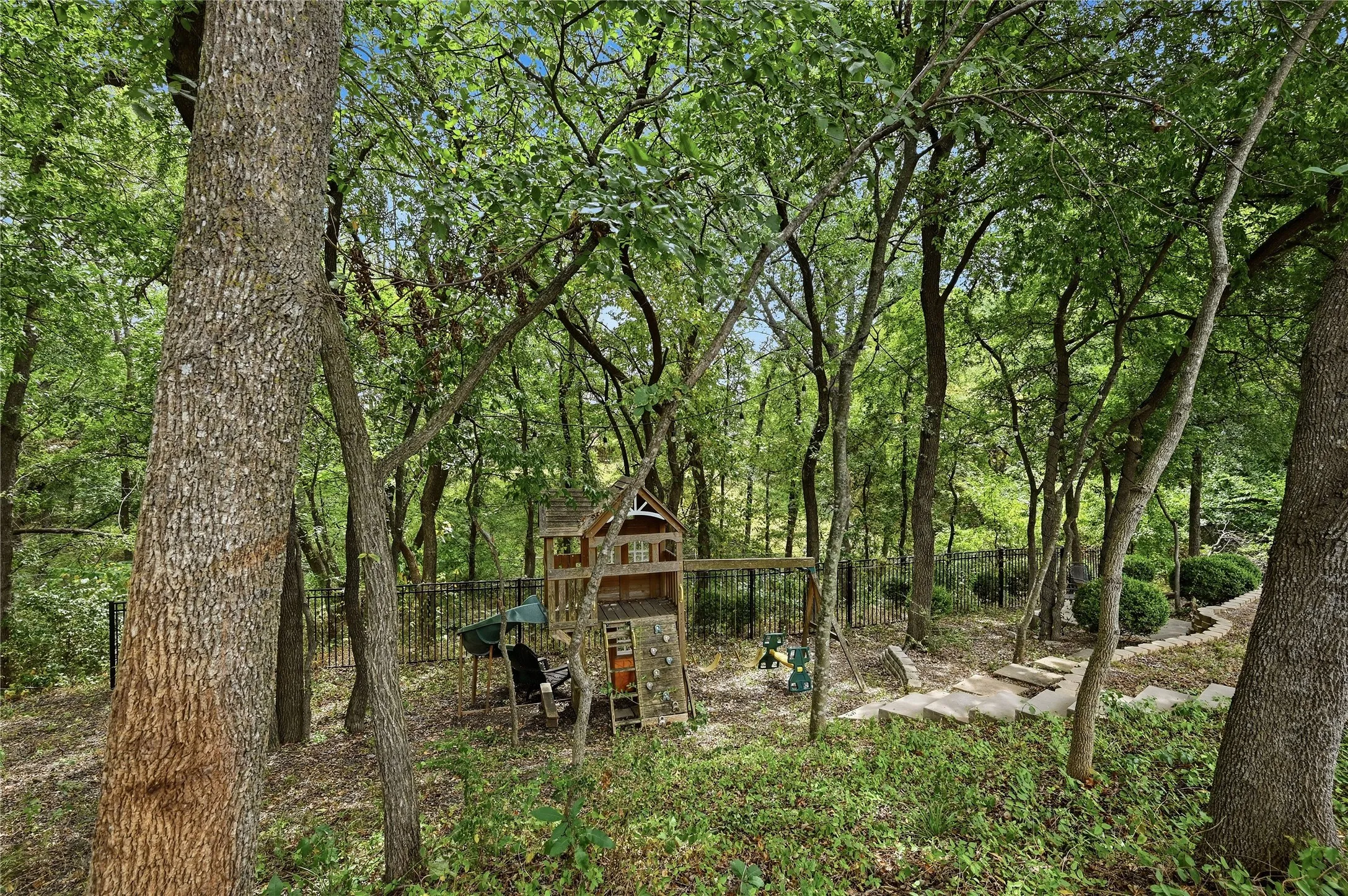 Single Family Residence For Sale in Grayson County , 1601 Creekside, Sherman, Texas 75092, 3 Bedroom, 2 Bathroom, 2 Garage spaces, 1,595 Sqft, built in 2003, mls#21368319, Real Estate Agent in Sherman, Homes For Sale in Grayson county, Homes For Sale in Sherman, Realtor in Sherman Texas, Real Estate Brokerage Independent Realty Texas, Luminita Cordes Realtor