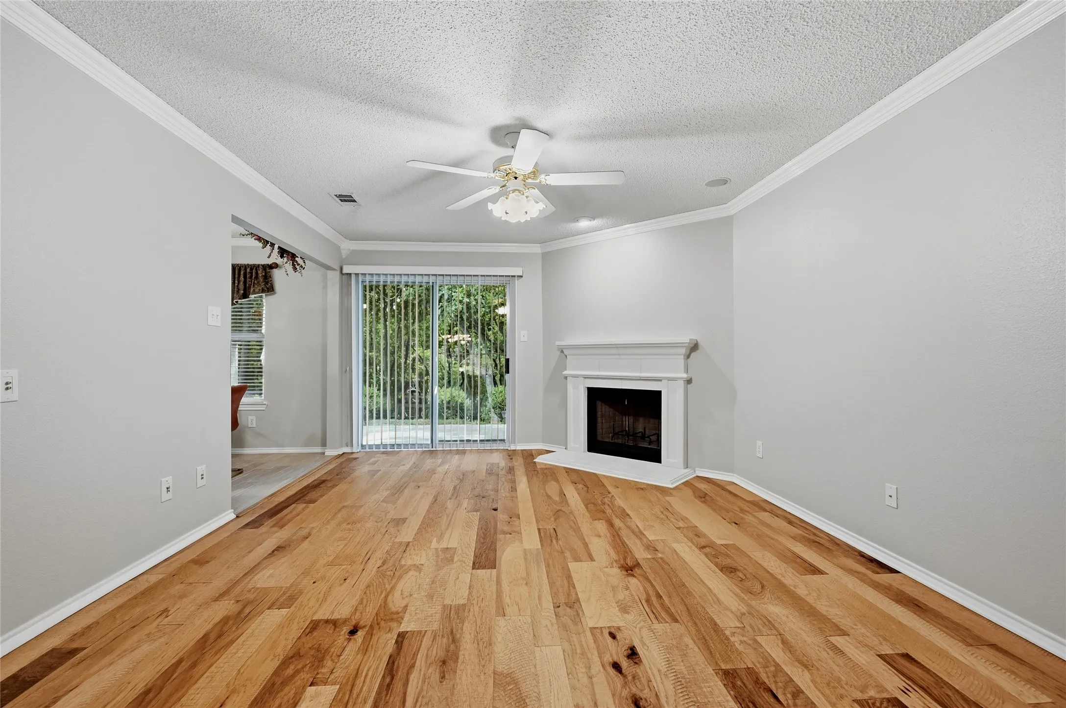 Single Family Residence For Sale in Grayson County , 1601 Creekside, Sherman, Texas 75092, 3 Bedroom, 2 Bathroom, 2 Garage spaces, 1,595 Sqft, built in 2003, mls#21368319, Real Estate Agent in Sherman, Homes For Sale in Grayson county, Homes For Sale in Sherman, Realtor in Sherman Texas, Real Estate Brokerage Independent Realty Texas, Luminita Cordes Realtor