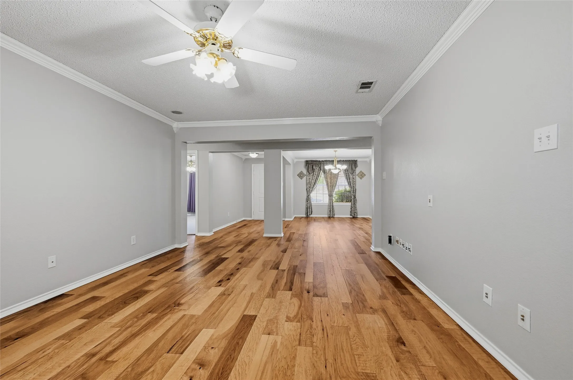 Single Family Residence For Sale in Grayson County , 1601 Creekside, Sherman, Texas 75092, 3 Bedroom, 2 Bathroom, 2 Garage spaces, 1,595 Sqft, built in 2003, mls#21368319, Real Estate Agent in Sherman, Homes For Sale in Grayson county, Homes For Sale in Sherman, Realtor in Sherman Texas, Real Estate Brokerage Independent Realty Texas, Luminita Cordes Realtor