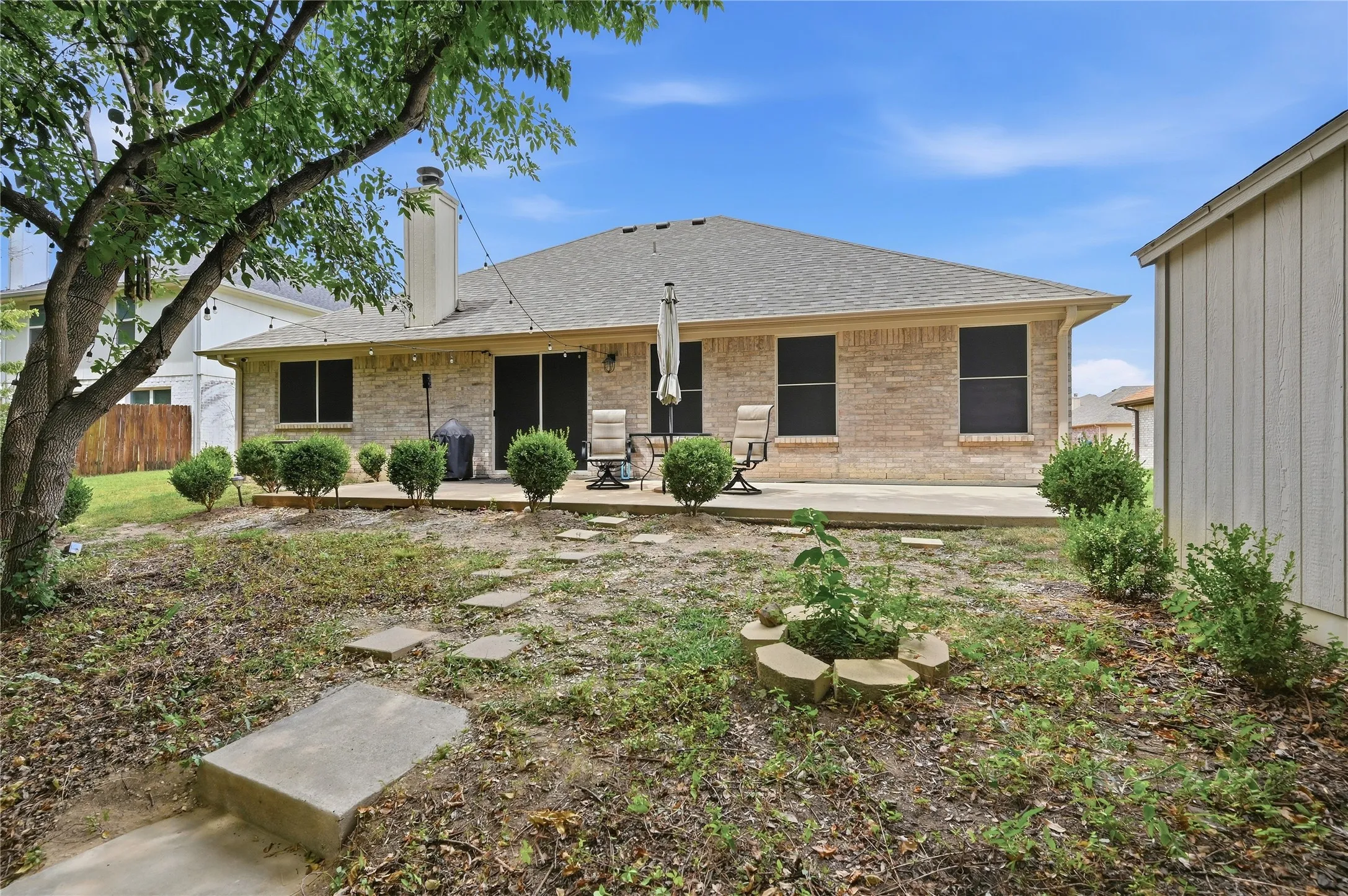 Single Family Residence For Sale in Grayson County , 1601 Creekside, Sherman, Texas 75092, 3 Bedroom, 2 Bathroom, 2 Garage spaces, 1,595 Sqft, built in 2003, mls#21368319, Real Estate Agent in Sherman, Homes For Sale in Grayson county, Homes For Sale in Sherman, Realtor in Sherman Texas, Real Estate Brokerage Independent Realty Texas, Luminita Cordes Realtor