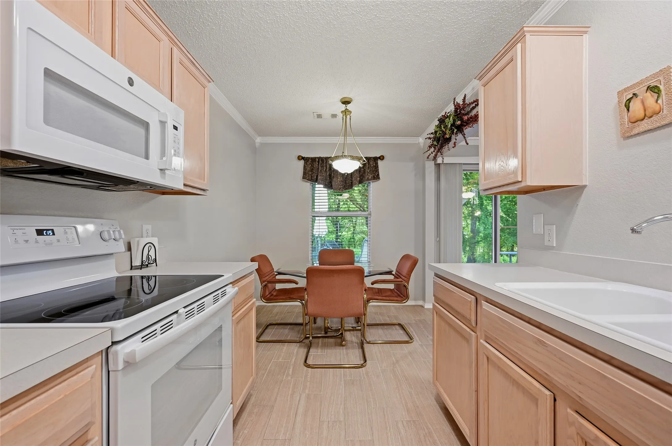 Single Family Residence For Sale in Grayson County , 1601 Creekside, Sherman, Texas 75092, 3 Bedroom, 2 Bathroom, 2 Garage spaces, 1,595 Sqft, built in 2003, mls#21368319, Real Estate Agent in Sherman, Homes For Sale in Grayson county, Homes For Sale in Sherman, Realtor in Sherman Texas, Real Estate Brokerage Independent Realty Texas, Luminita Cordes Realtor