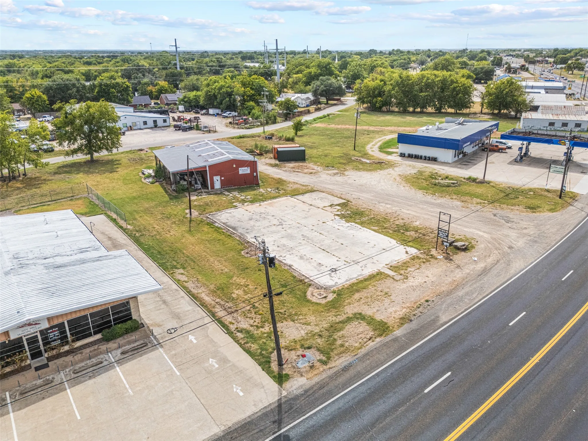 Retail For Sale in Van Zandt County , 514 Houston Street, Wills Point, Texas 75169, 0, 0, Garage spaces, 0 Sqft, built in 2000, mls#21368465, Real Estate Agent in Wills Point, Homes For Sale in Van Zandt county, Homes For Sale in Wills Point, Realtor in Wills Point Texas, Real Estate Brokerage Independent Realty Texas, Luminita Cordes Realtor