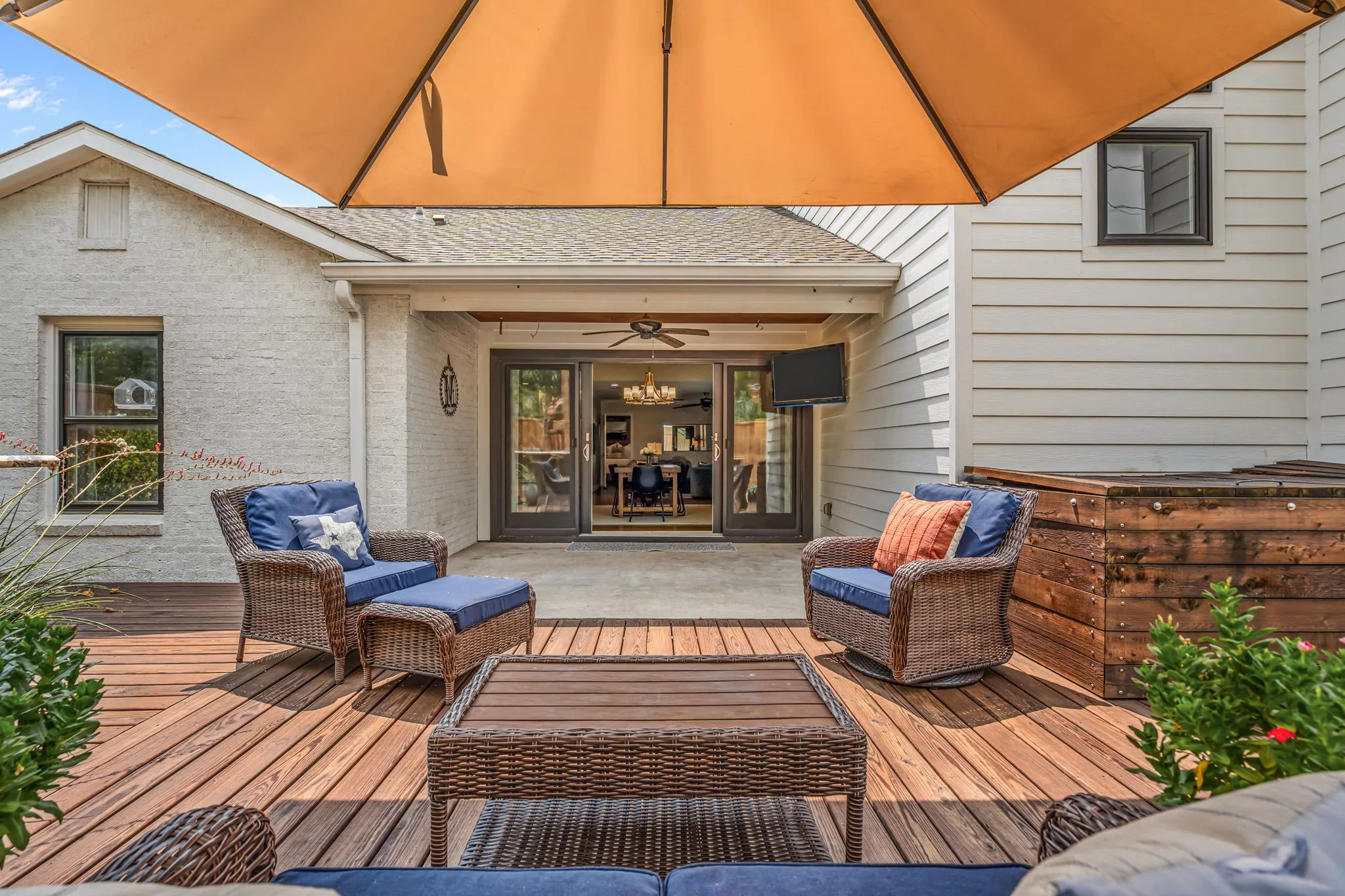 Single Family Residence For Sale in Tarrant County , 6324 Darwood Avenue, Fort Worth, Texas 76116, 4 Bedroom, 3 Bathroom, 2 Garage spaces, 2,504 Sqft, built in 1942, mls#21369253, Real Estate Agent in Fort Worth, Homes For Sale in Tarrant county, Homes For Sale in Fort Worth, Realtor in Fort Worth Texas, Real Estate Brokerage Independent Realty Texas, Luminita Cordes Realtor