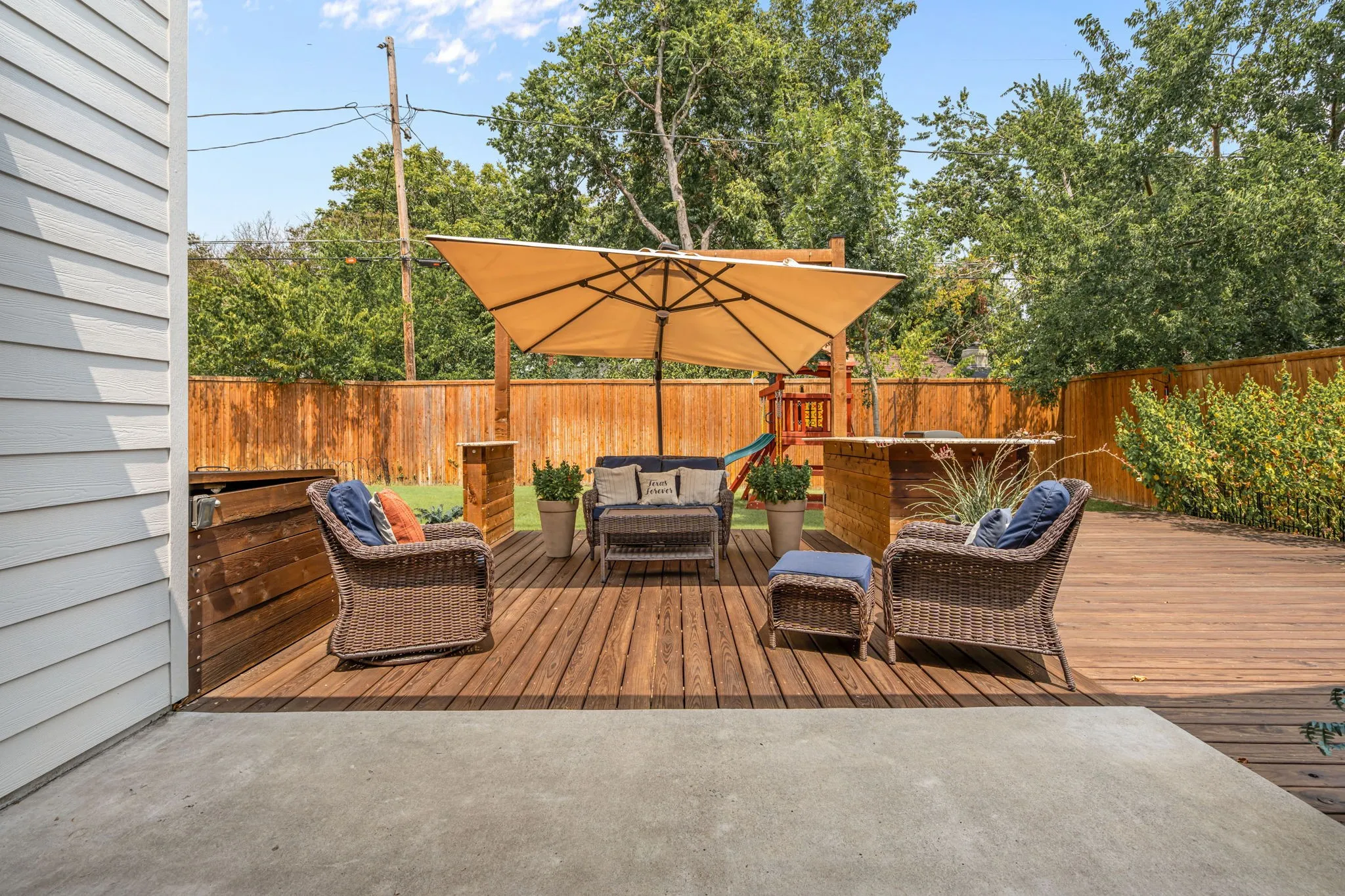 Single Family Residence For Sale in Tarrant County , 6324 Darwood Avenue, Fort Worth, Texas 76116, 4 Bedroom, 3 Bathroom, 2 Garage spaces, 2,504 Sqft, built in 1942, mls#21369253, Real Estate Agent in Fort Worth, Homes For Sale in Tarrant county, Homes For Sale in Fort Worth, Realtor in Fort Worth Texas, Real Estate Brokerage Independent Realty Texas, Luminita Cordes Realtor