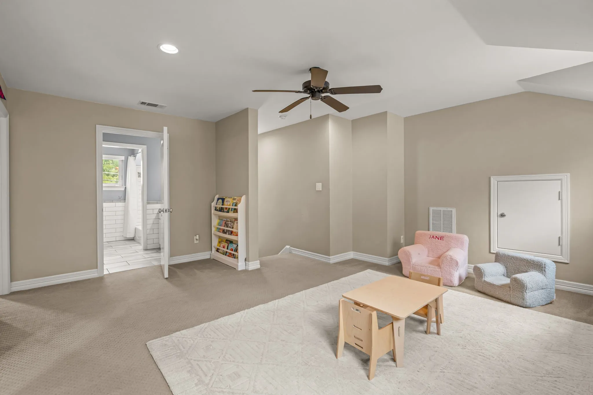 Single Family Residence For Sale in Tarrant County , 6324 Darwood Avenue, Fort Worth, Texas 76116, 4 Bedroom, 3 Bathroom, 2 Garage spaces, 2,504 Sqft, built in 1942, mls#21369253, Real Estate Agent in Fort Worth, Homes For Sale in Tarrant county, Homes For Sale in Fort Worth, Realtor in Fort Worth Texas, Real Estate Brokerage Independent Realty Texas, Luminita Cordes Realtor