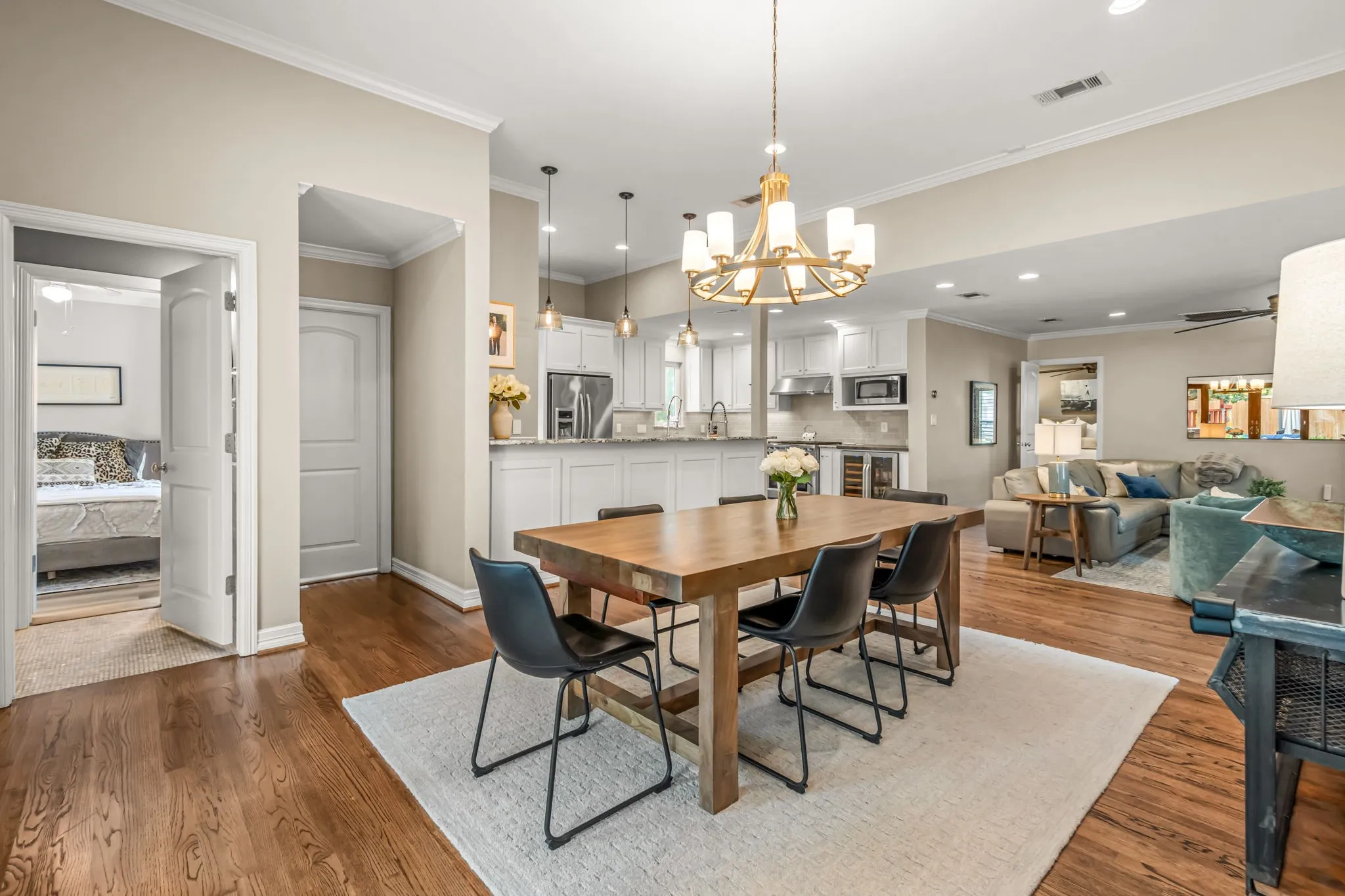 Single Family Residence For Sale in Tarrant County , 6324 Darwood Avenue, Fort Worth, Texas 76116, 4 Bedroom, 3 Bathroom, 2 Garage spaces, 2,504 Sqft, built in 1942, mls#21369253, Real Estate Agent in Fort Worth, Homes For Sale in Tarrant county, Homes For Sale in Fort Worth, Realtor in Fort Worth Texas, Real Estate Brokerage Independent Realty Texas, Luminita Cordes Realtor