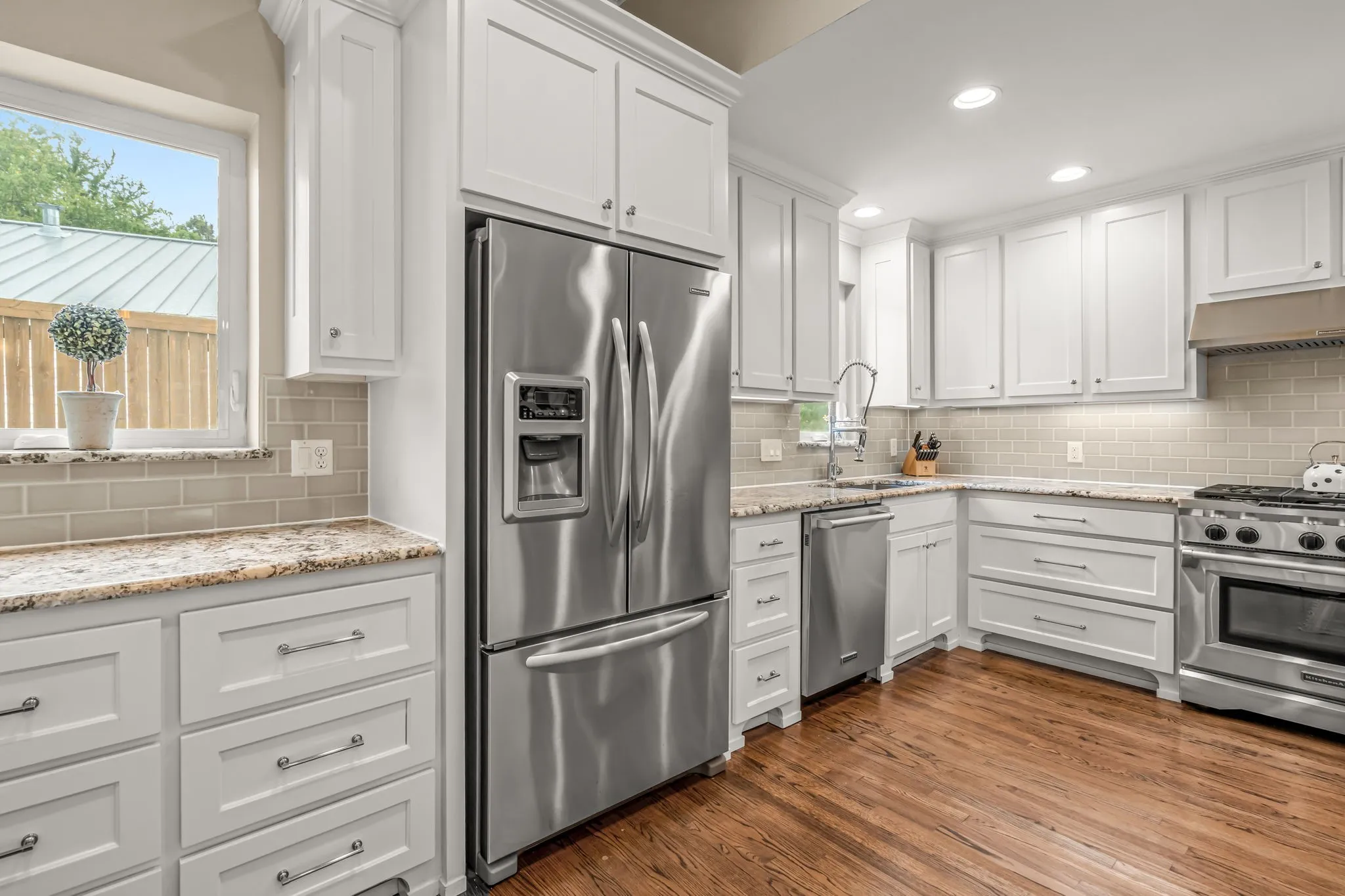 Single Family Residence For Sale in Tarrant County , 6324 Darwood Avenue, Fort Worth, Texas 76116, 4 Bedroom, 3 Bathroom, 2 Garage spaces, 2,504 Sqft, built in 1942, mls#21369253, Real Estate Agent in Fort Worth, Homes For Sale in Tarrant county, Homes For Sale in Fort Worth, Realtor in Fort Worth Texas, Real Estate Brokerage Independent Realty Texas, Luminita Cordes Realtor
