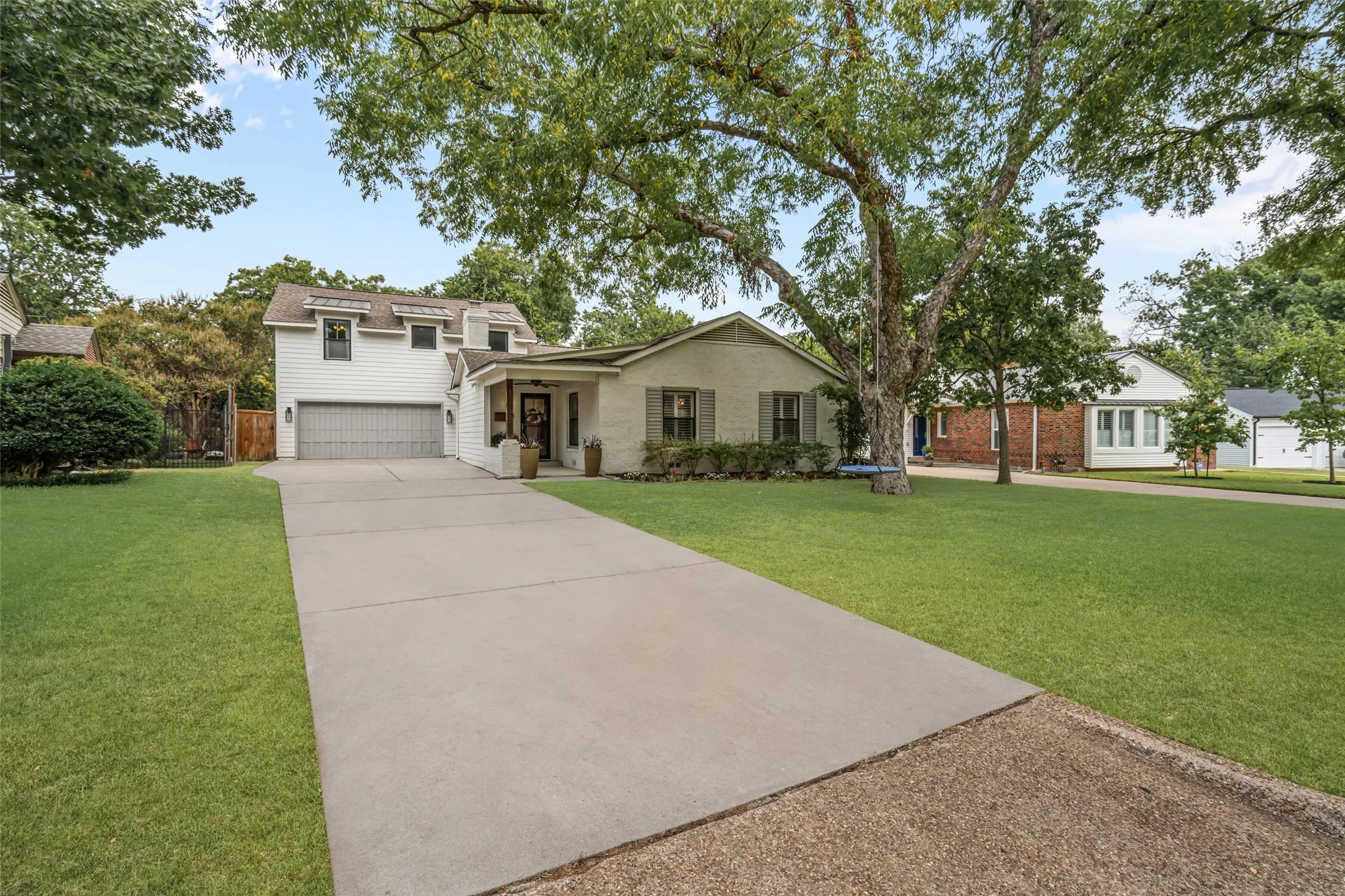 Single Family Residence For Sale in Tarrant County , 6324 Darwood Avenue, Fort Worth, Texas 76116, 4 Bedroom, 3 Bathroom, 2 Garage spaces, 2,504 Sqft, built in 1942, mls#21369253, Real Estate Agent in Fort Worth, Homes For Sale in Tarrant county, Homes For Sale in Fort Worth, Realtor in Fort Worth Texas, Real Estate Brokerage Independent Realty Texas, Luminita Cordes Realtor