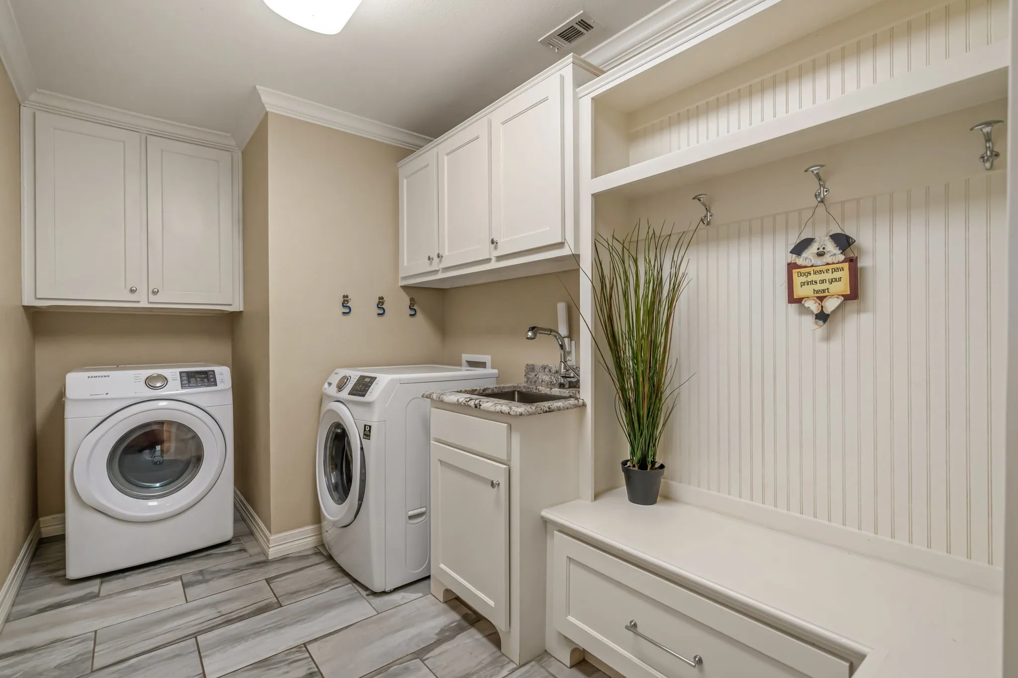 Single Family Residence For Sale in Tarrant County , 6324 Darwood Avenue, Fort Worth, Texas 76116, 4 Bedroom, 3 Bathroom, 2 Garage spaces, 2,504 Sqft, built in 1942, mls#21369253, Real Estate Agent in Fort Worth, Homes For Sale in Tarrant county, Homes For Sale in Fort Worth, Realtor in Fort Worth Texas, Real Estate Brokerage Independent Realty Texas, Luminita Cordes Realtor