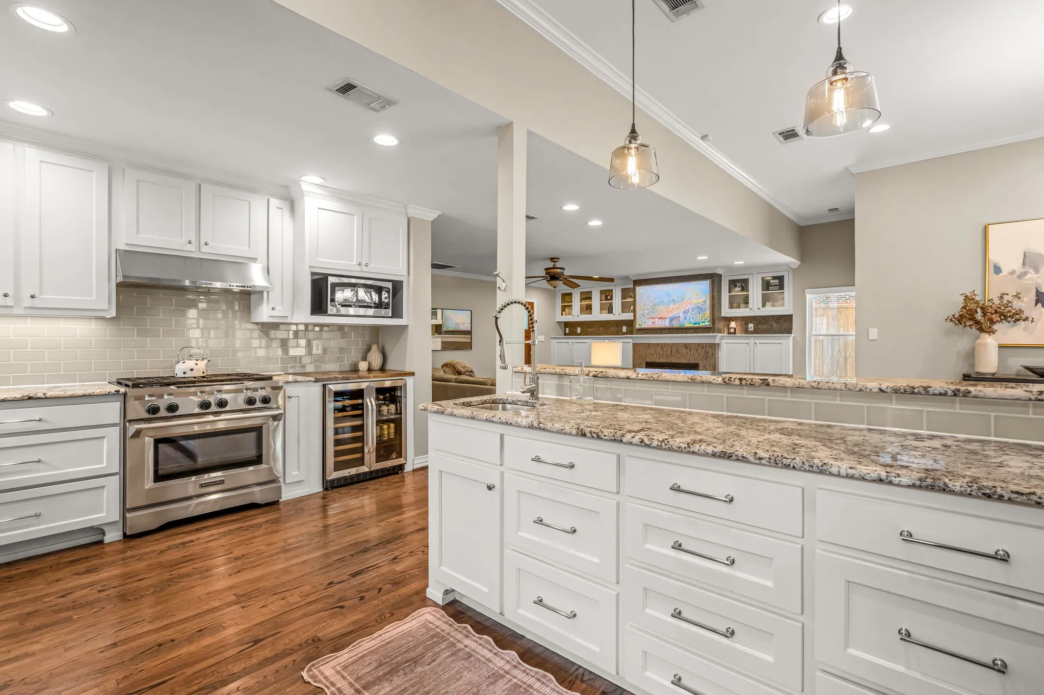 Single Family Residence For Sale in Tarrant County , 6324 Darwood Avenue, Fort Worth, Texas 76116, 4 Bedroom, 3 Bathroom, 2 Garage spaces, 2,504 Sqft, built in 1942, mls#21369253, Real Estate Agent in Fort Worth, Homes For Sale in Tarrant county, Homes For Sale in Fort Worth, Realtor in Fort Worth Texas, Real Estate Brokerage Independent Realty Texas, Luminita Cordes Realtor