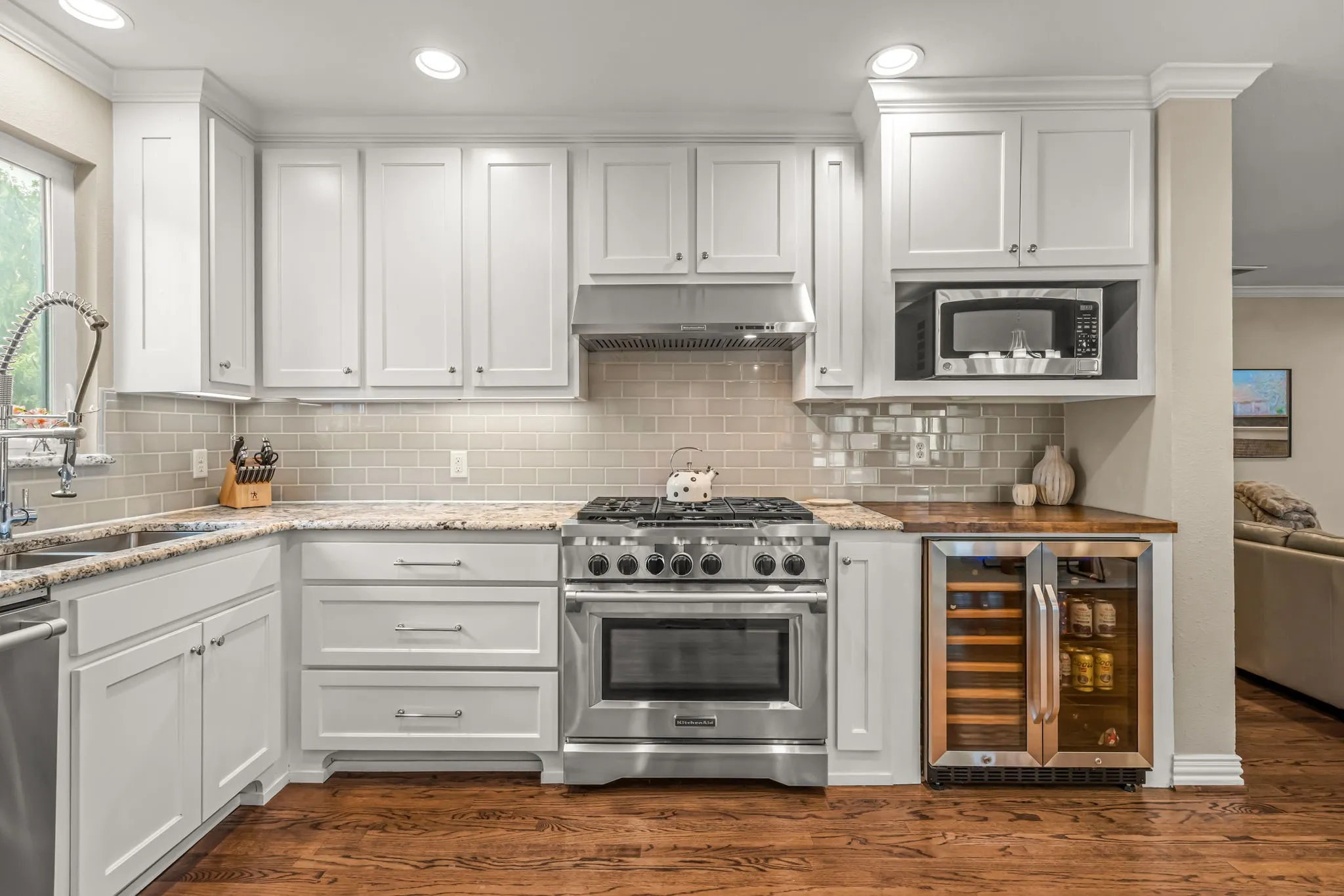 Single Family Residence For Sale in Tarrant County , 6324 Darwood Avenue, Fort Worth, Texas 76116, 4 Bedroom, 3 Bathroom, 2 Garage spaces, 2,504 Sqft, built in 1942, mls#21369253, Real Estate Agent in Fort Worth, Homes For Sale in Tarrant county, Homes For Sale in Fort Worth, Realtor in Fort Worth Texas, Real Estate Brokerage Independent Realty Texas, Luminita Cordes Realtor