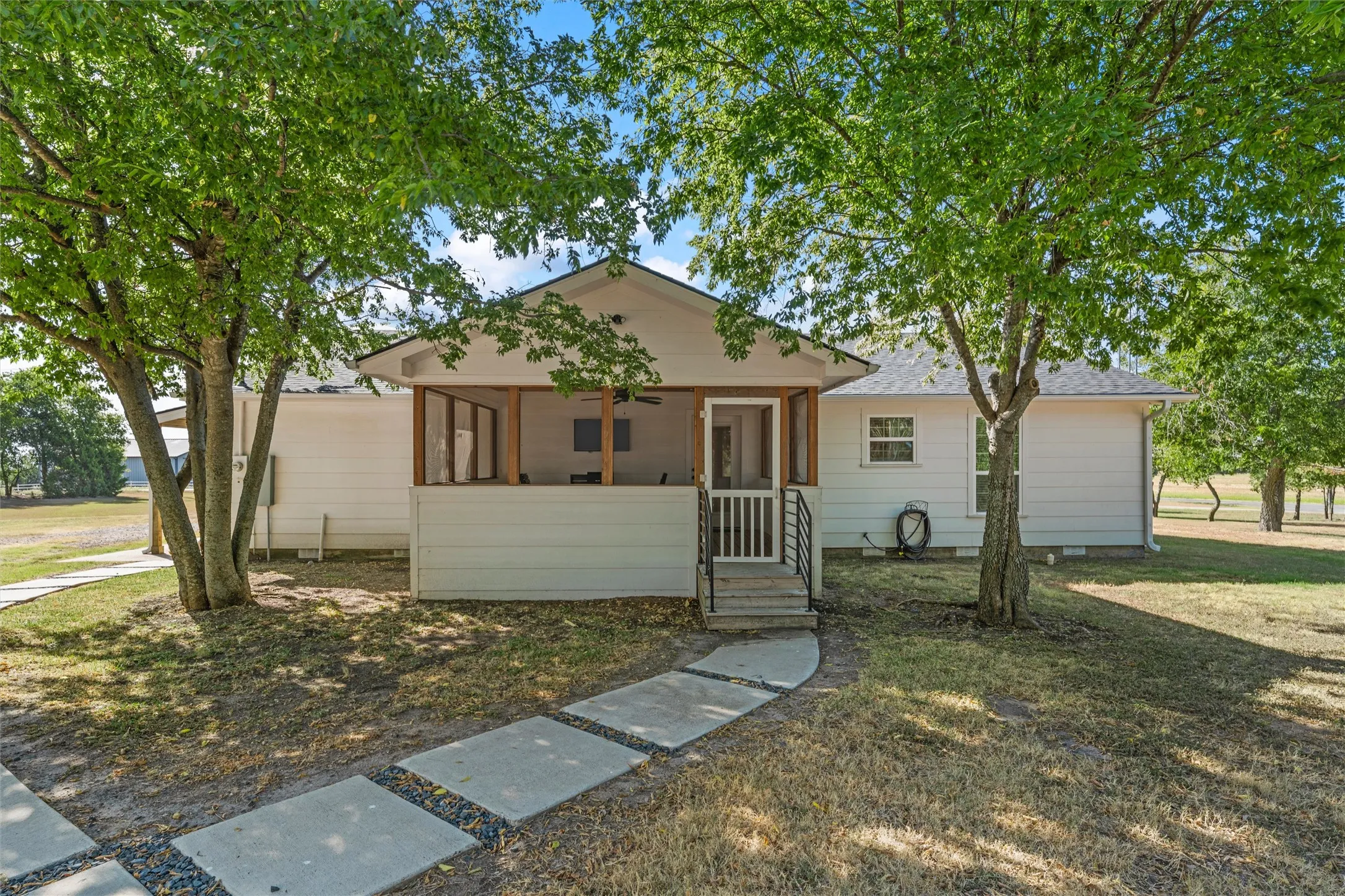 Single Family Residence For Sale in Mc Lennan County , 1488 Mcgary Road, Waco, Texas 76708, 3 Bedroom, 2 Bathroom, Garage spaces, 1,539 Sqft, built in 1960, mls#21369298, Real Estate Agent in Waco, Homes For Sale in Mc Lennan county, Homes For Sale in Waco, Realtor in Waco Texas, Real Estate Brokerage Independent Realty Texas, Luminita Cordes Realtor