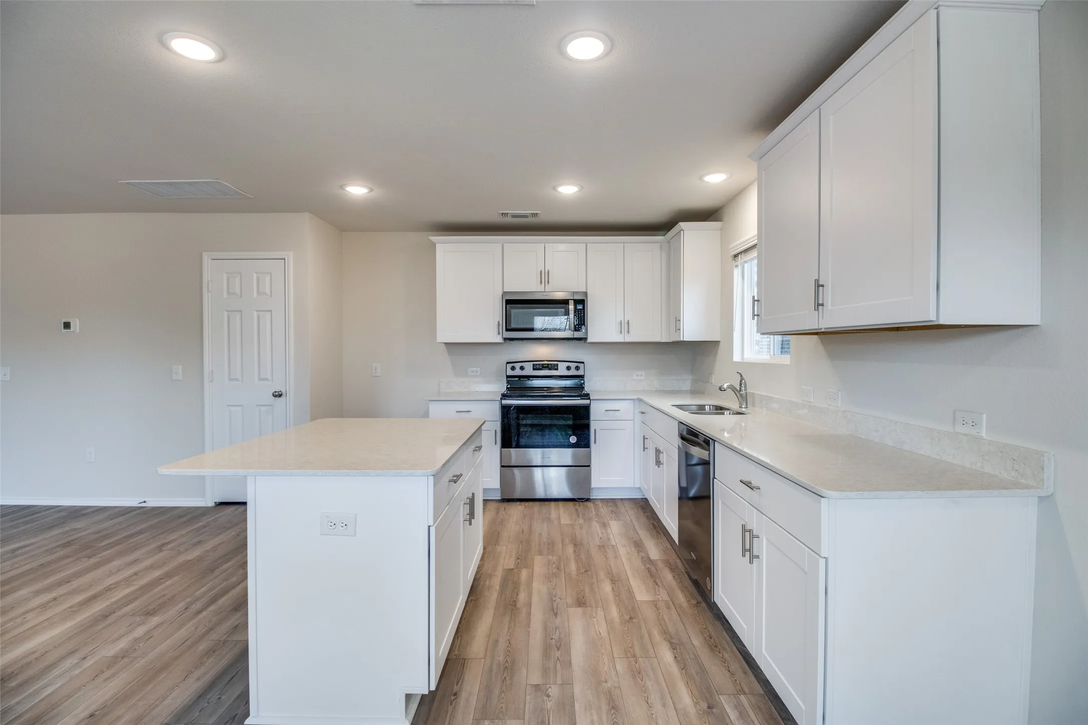 Single Family Residence For Rent in Grayson County , 337 Glenwick Lane, Van Alstyne, Texas 75495, 4 Bedroom, 3 Bathroom, 2 Garage spaces, 2,395 Sqft, built in 2022, mls#21367265, Real Estate Agent in Van Alstyne, Homes For Rent in Grayson county, Homes For Rent in Van Alstyne, Realtor in Van Alstyne Texas, Real Estate Brokerage Independent Realty Texas, Luminita Cordes Realtor