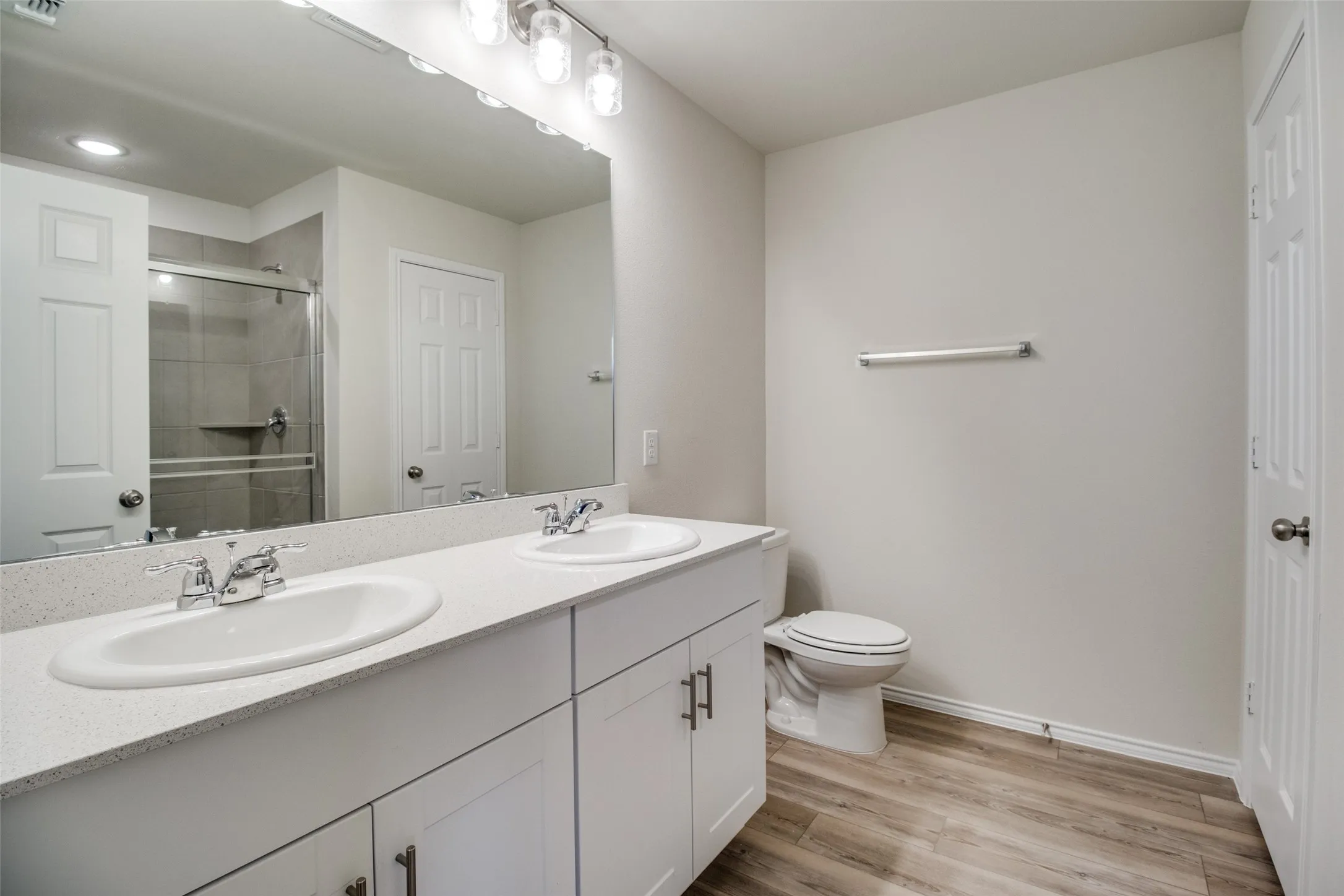 Single Family Residence For Rent in Grayson County , 337 Glenwick Lane, Van Alstyne, Texas 75495, 4 Bedroom, 3 Bathroom, 2 Garage spaces, 2,395 Sqft, built in 2022, mls#21367265, Real Estate Agent in Van Alstyne, Homes For Rent in Grayson county, Homes For Rent in Van Alstyne, Realtor in Van Alstyne Texas, Real Estate Brokerage Independent Realty Texas, Luminita Cordes Realtor