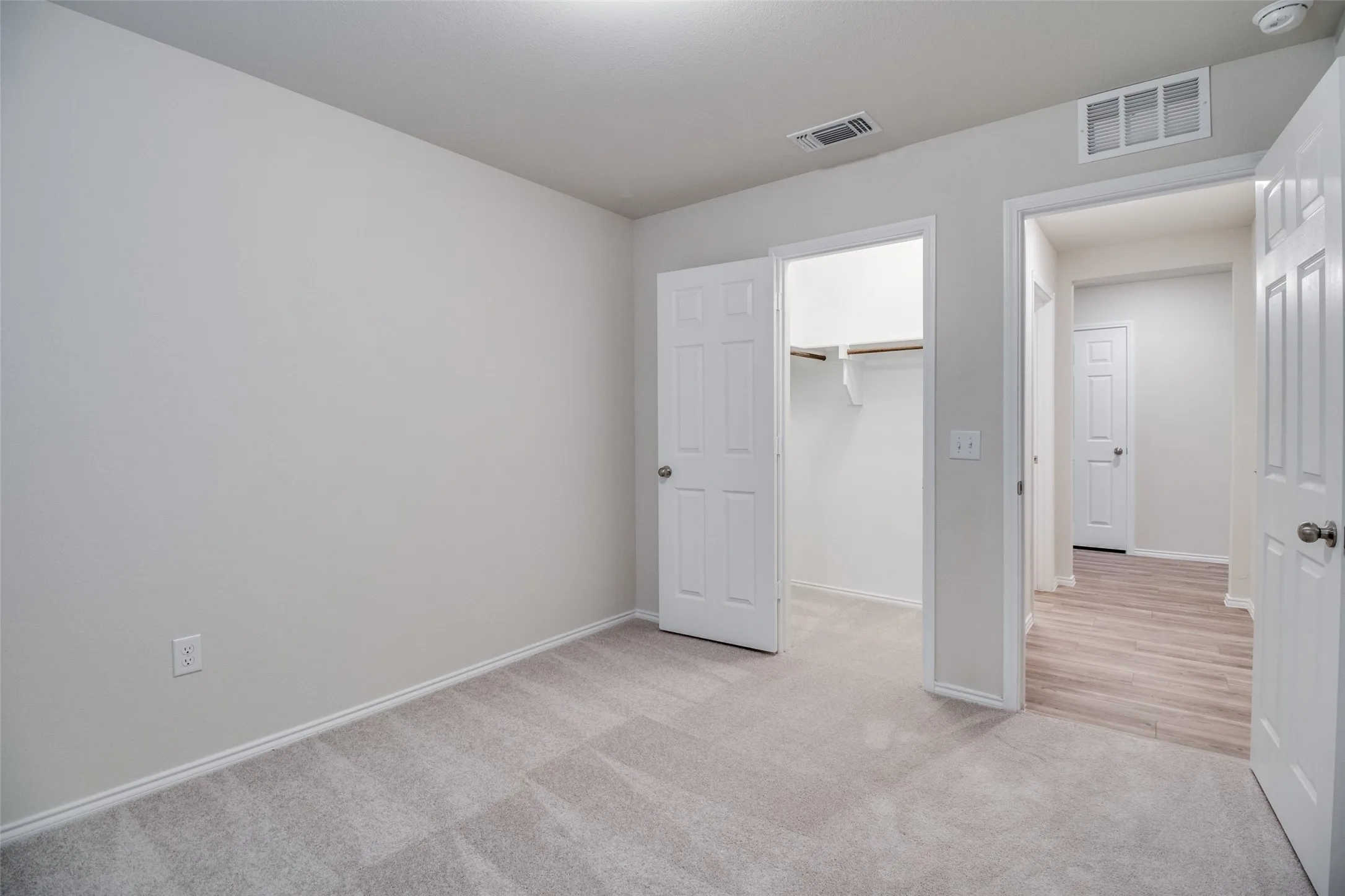 Single Family Residence For Rent in Grayson County , 337 Glenwick Lane, Van Alstyne, Texas 75495, 4 Bedroom, 3 Bathroom, 2 Garage spaces, 2,395 Sqft, built in 2022, mls#21367265, Real Estate Agent in Van Alstyne, Homes For Rent in Grayson county, Homes For Rent in Van Alstyne, Realtor in Van Alstyne Texas, Real Estate Brokerage Independent Realty Texas, Luminita Cordes Realtor
