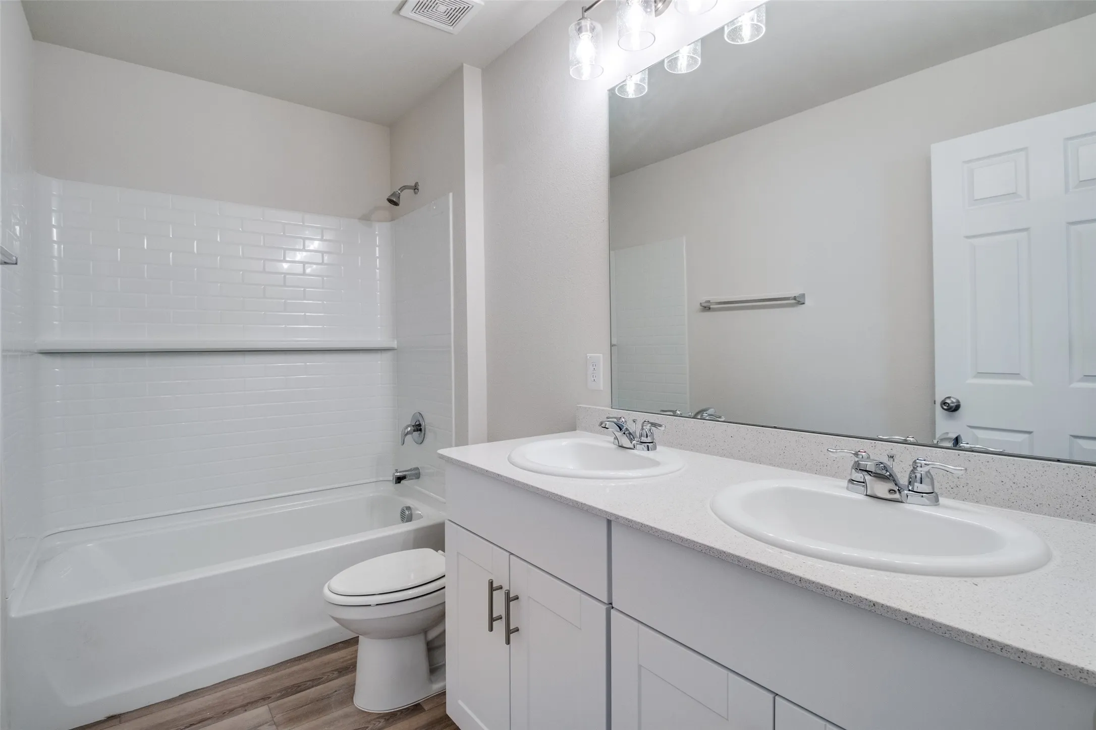Single Family Residence For Rent in Grayson County , 337 Glenwick Lane, Van Alstyne, Texas 75495, 4 Bedroom, 3 Bathroom, 2 Garage spaces, 2,395 Sqft, built in 2022, mls#21367265, Real Estate Agent in Van Alstyne, Homes For Rent in Grayson county, Homes For Rent in Van Alstyne, Realtor in Van Alstyne Texas, Real Estate Brokerage Independent Realty Texas, Luminita Cordes Realtor
