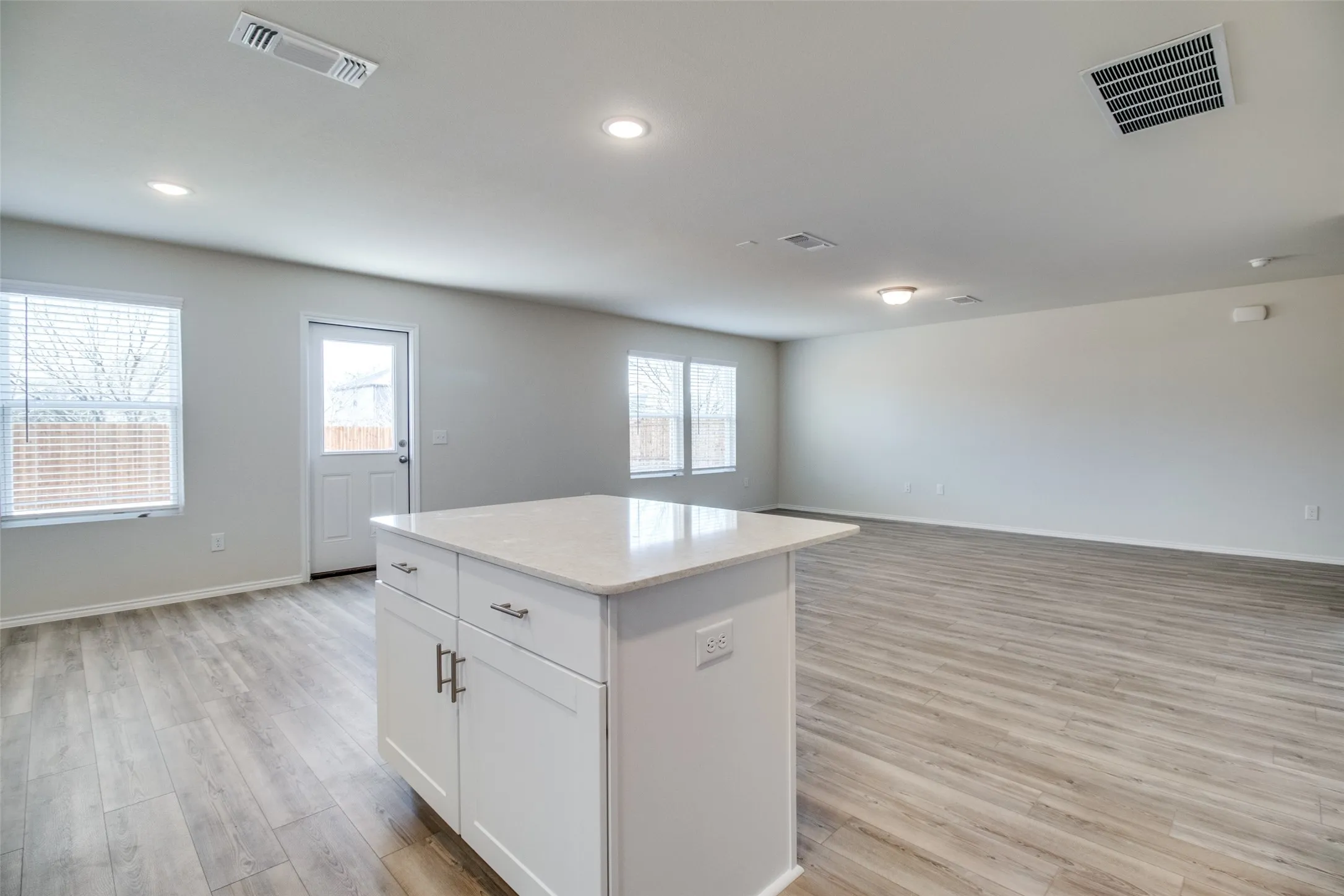 Single Family Residence For Rent in Grayson County , 337 Glenwick Lane, Van Alstyne, Texas 75495, 4 Bedroom, 3 Bathroom, 2 Garage spaces, 2,395 Sqft, built in 2022, mls#21367265, Real Estate Agent in Van Alstyne, Homes For Rent in Grayson county, Homes For Rent in Van Alstyne, Realtor in Van Alstyne Texas, Real Estate Brokerage Independent Realty Texas, Luminita Cordes Realtor